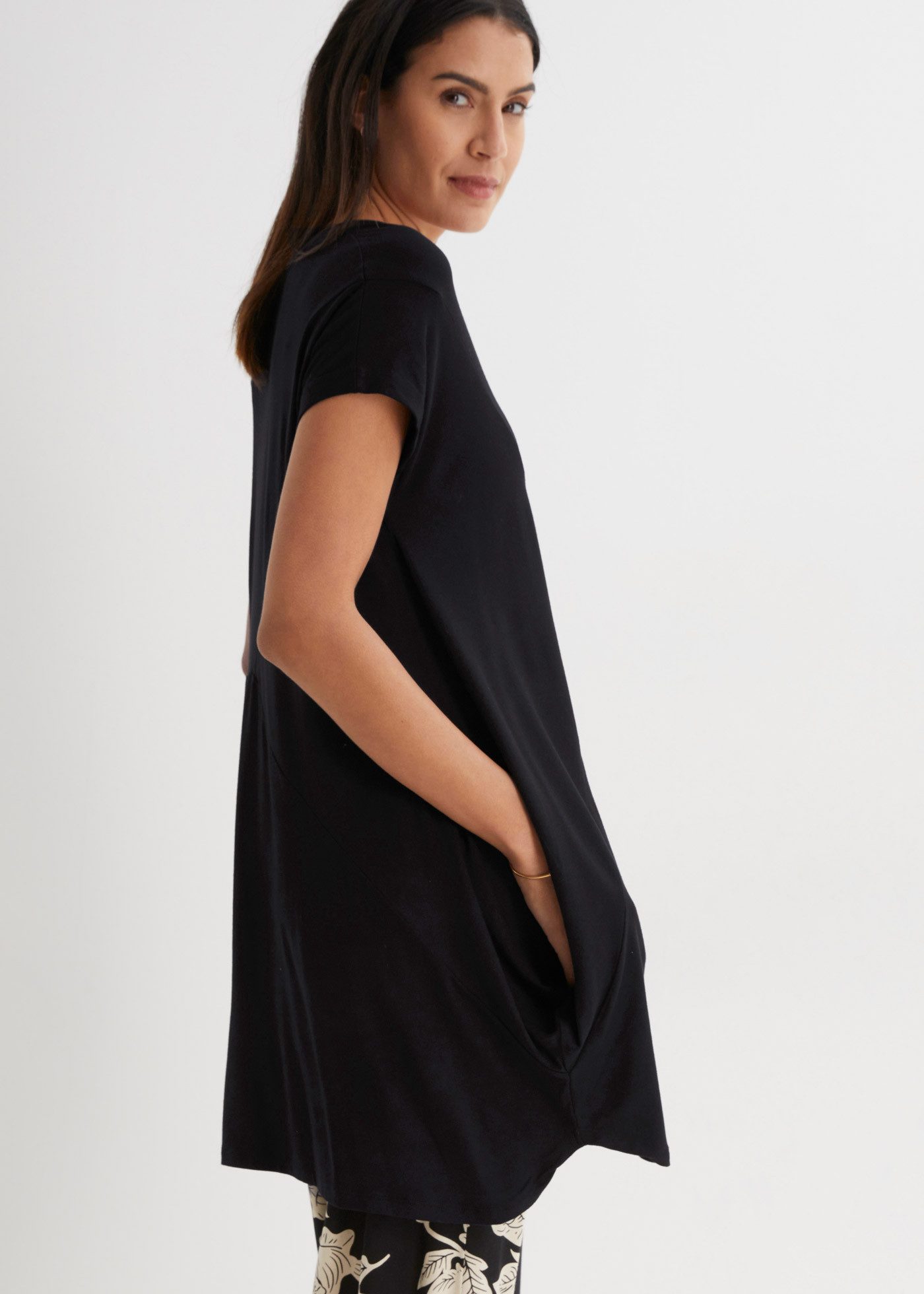 bonprix Longshirt A-Linie Passform, mit Eingrifftaschen, tiefer Rundhalsausschnitt