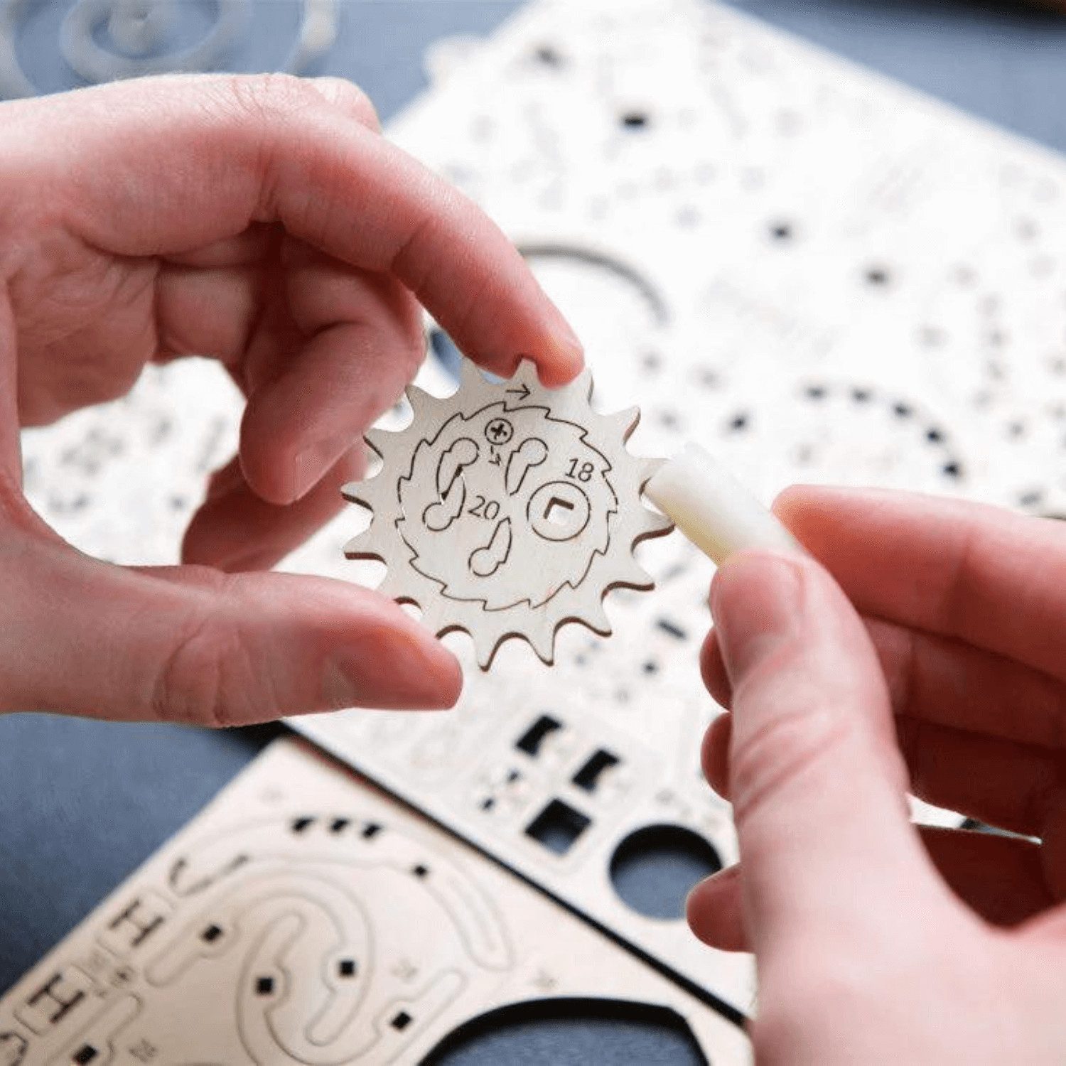 UGEARS Modellbausatz Goldener Schnatz Harry Potter aus Holz, (120-tlg)