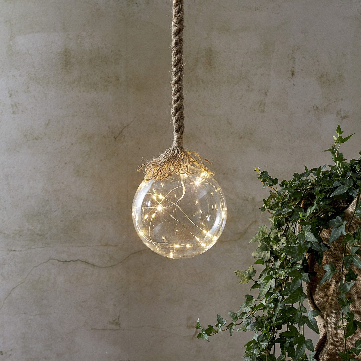 STAR TRADING LED Dekolicht LED Glaskugel mit Juteseil 15 warmweiße LED am Draht 200cm 15cm, LED Classic, warmweiß (2100K bis 3000K)