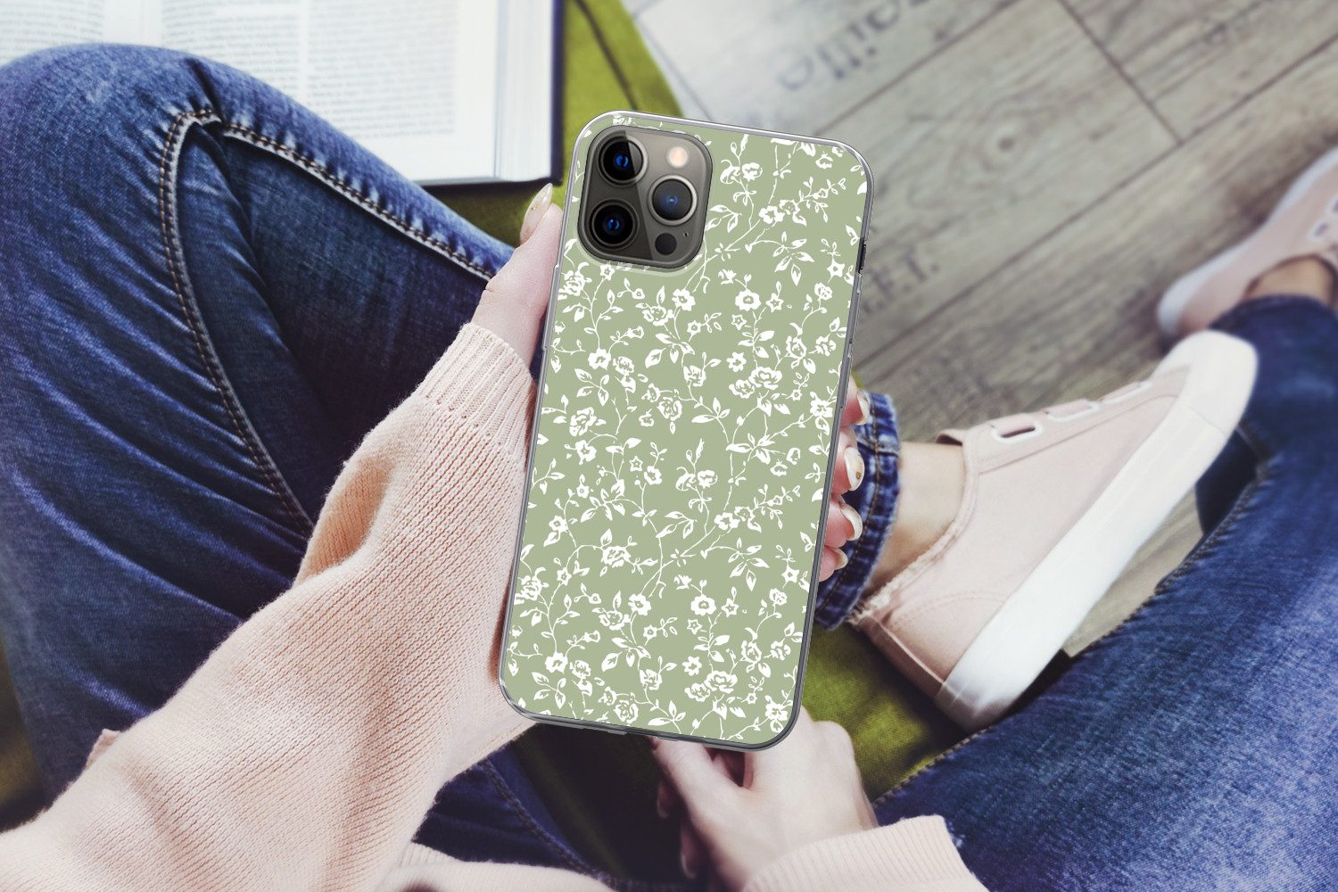 MuchoWow Handyhülle für Apple iPhone 12 Pro Blumen - Druck - Grün - Weiß, Smartphone-Bumper, Print, Handy Schutzhülle Dünn