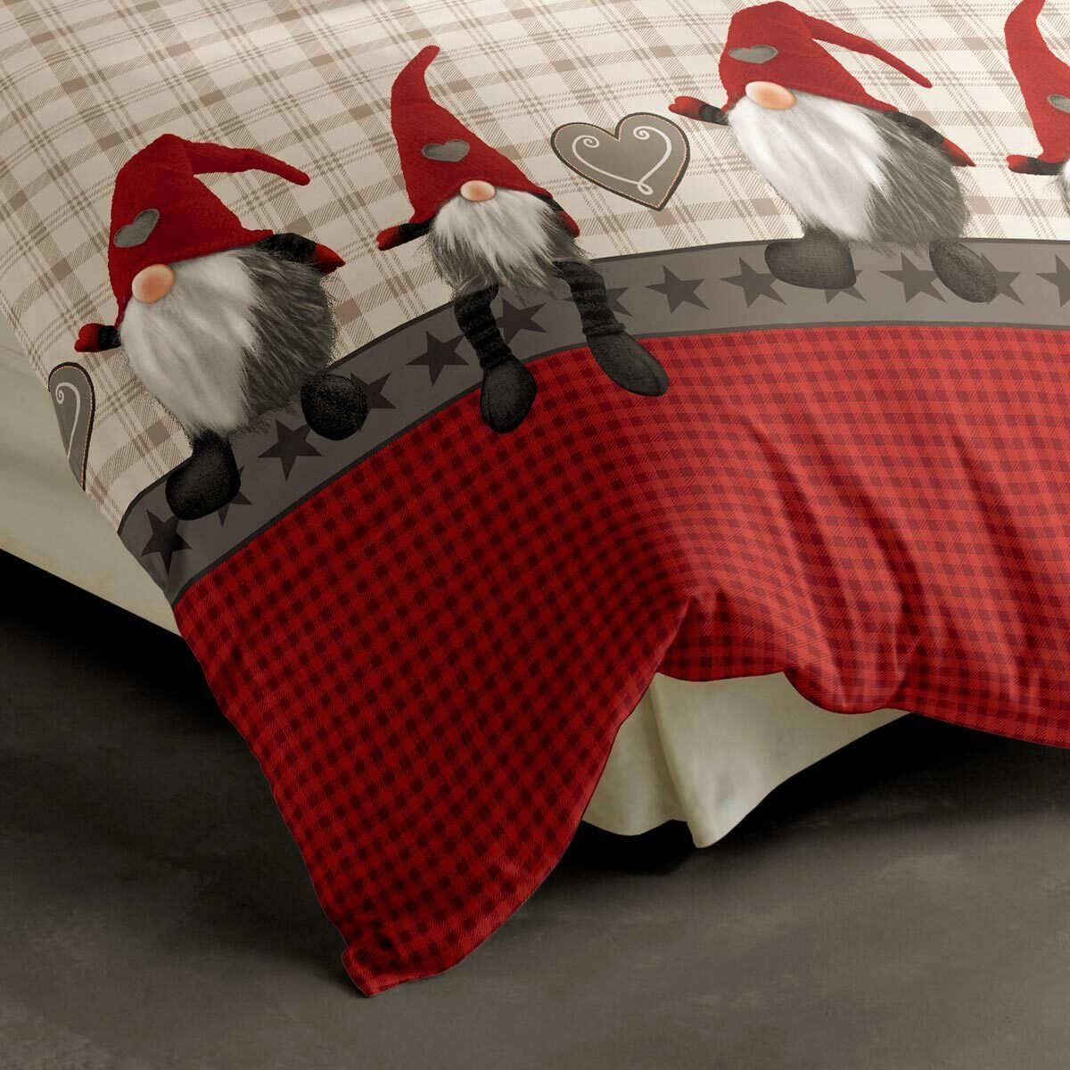 TRAUMSCHLAF Bettwäsche Wichtelmänner, Biber, 2 teilig, mit weihnachtlichem Design – Bild 4 von 5