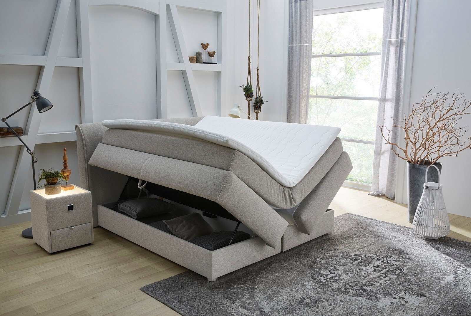 Jockenhöfer Boxspringbett mit Stauraum - Bettkasten offen