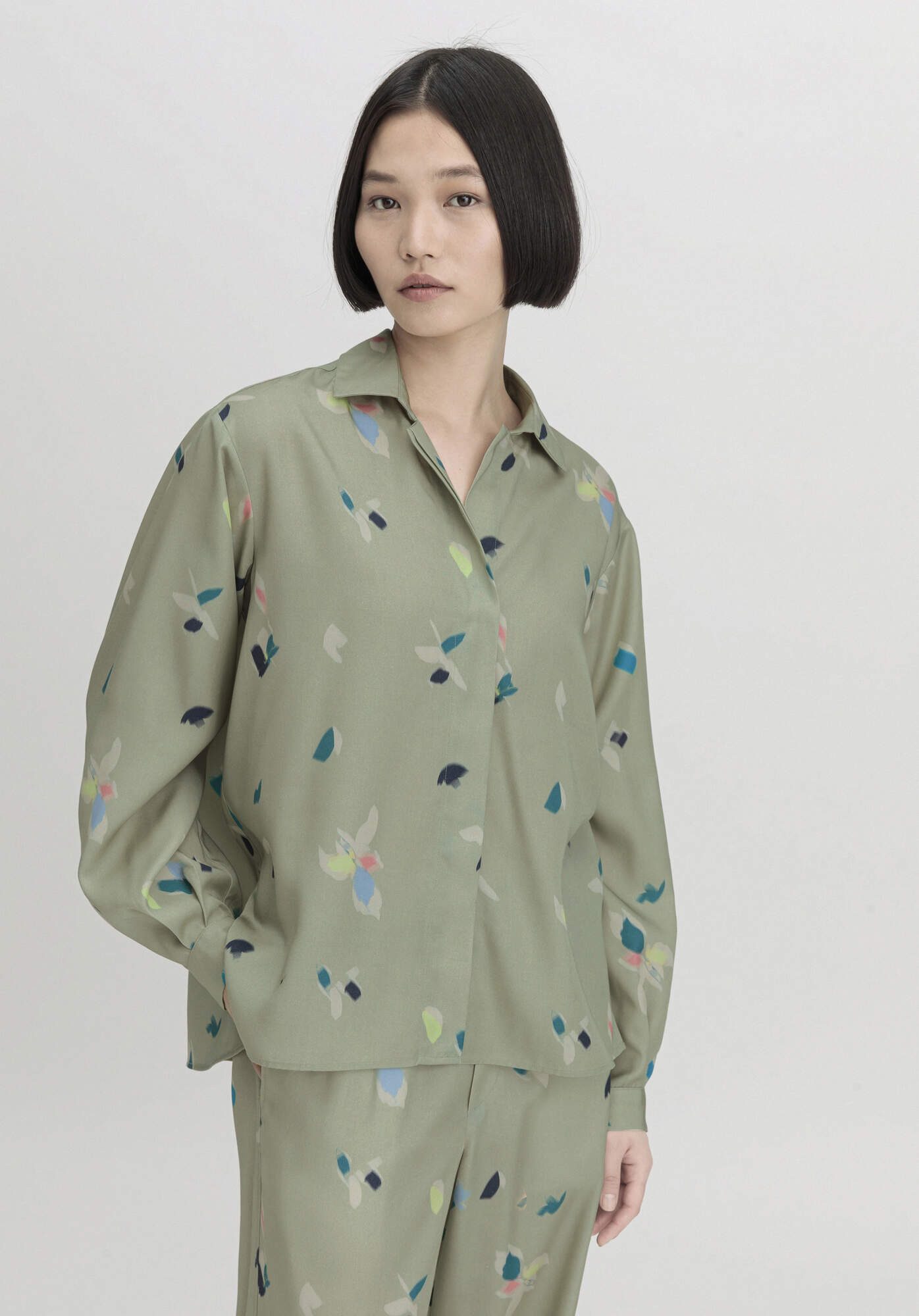 Hessnatur Klassische Bluse aus TENCEL™ Lyocell günstig online kaufen