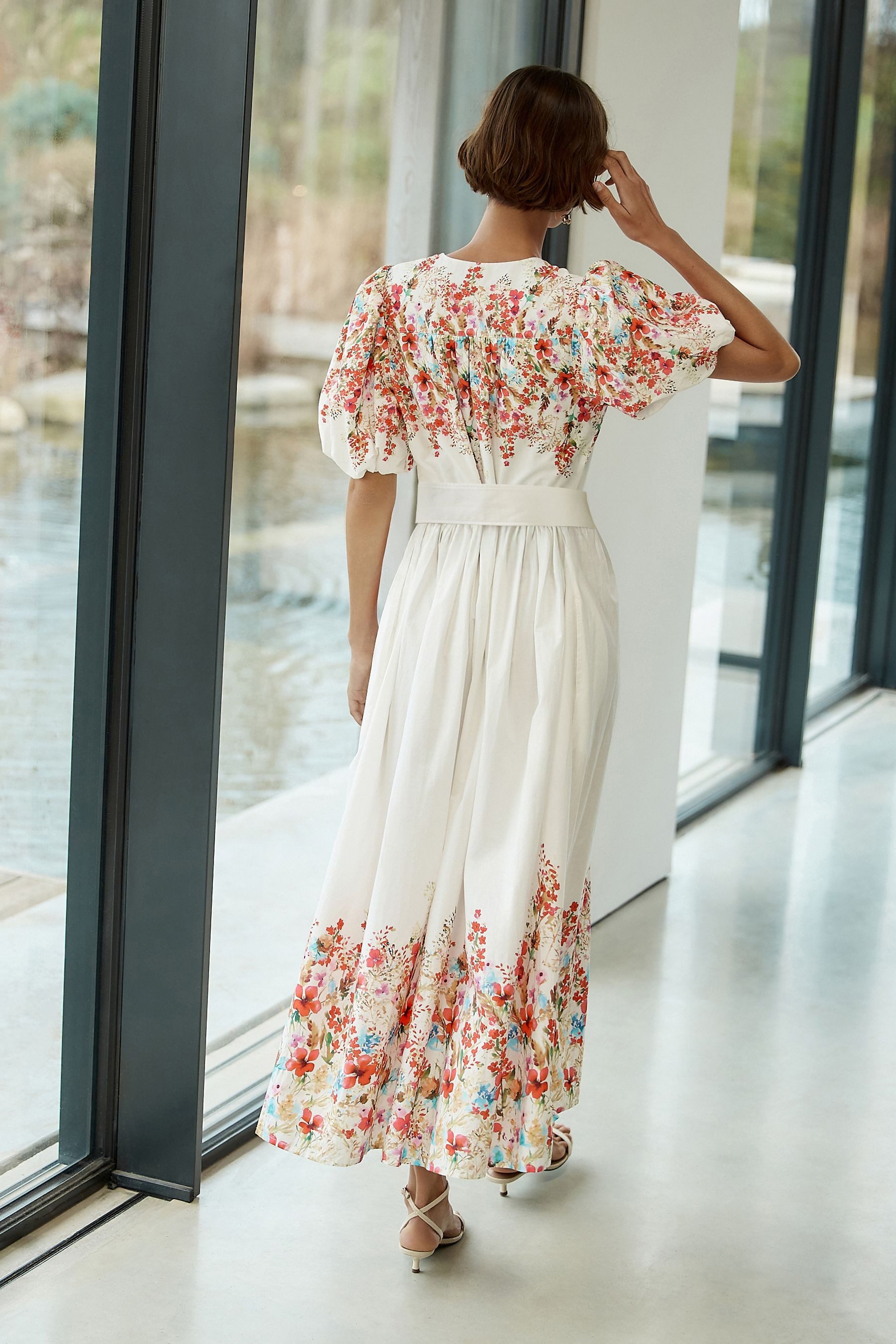 Next Midikleid Midikleid mit kurzen Puffärmeln und Bindegürtel (1-tlg)