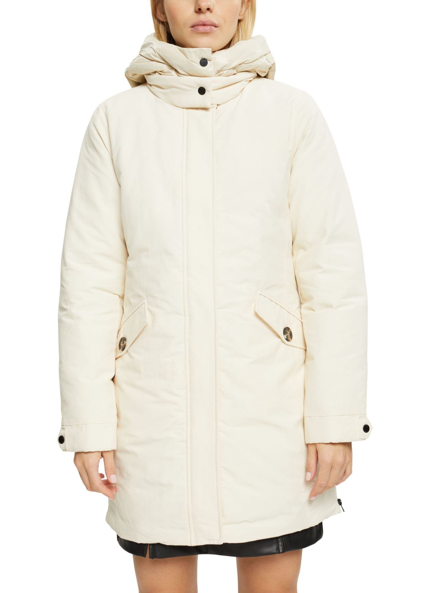 Esprit Winterjacke Jacke mit Kapuze und Füllung aus recycelten Daunen