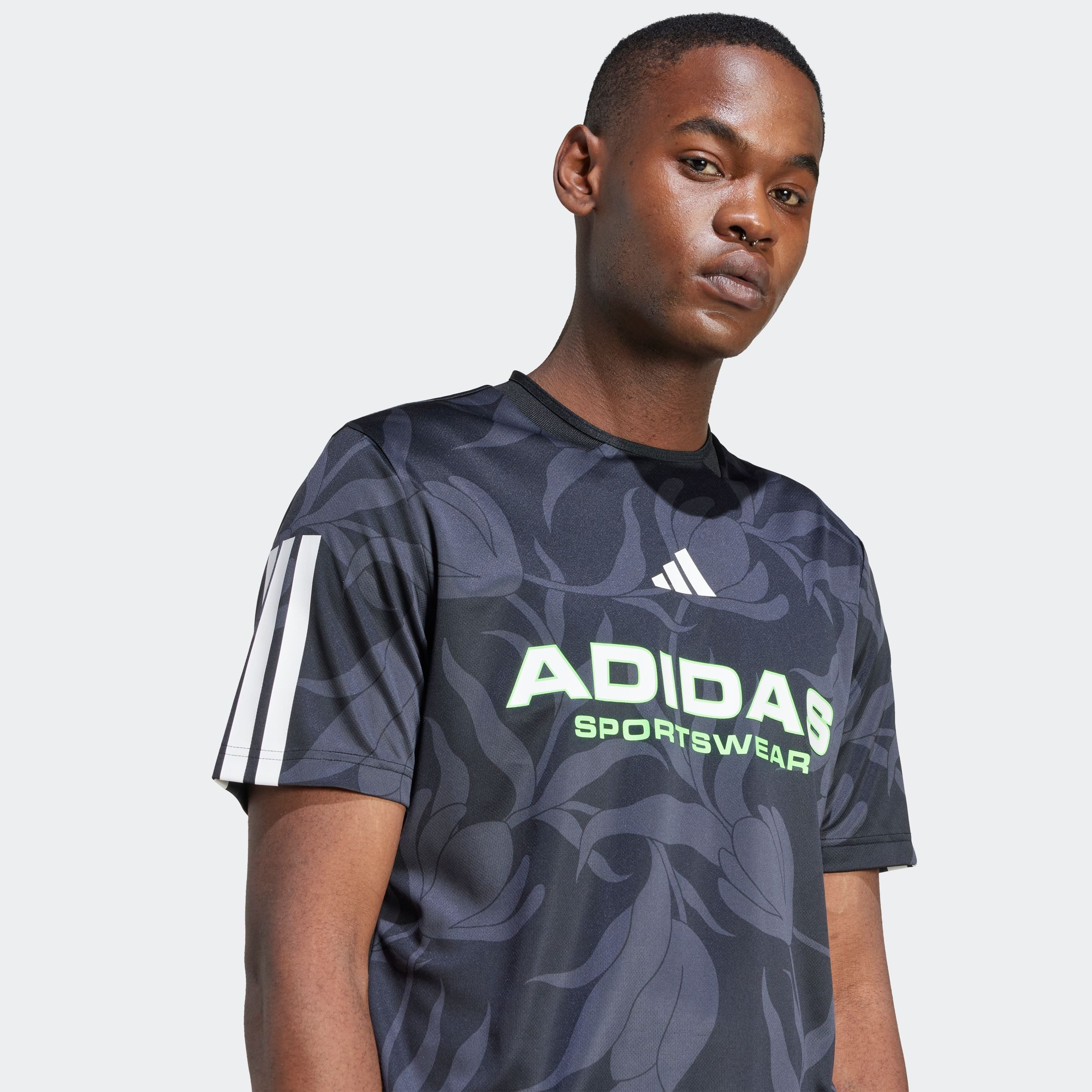 adidas Sportswear T-Shirt COMMON GOAL sportlicher Stil, mit Rundhalsausschnitt, Allover-Print