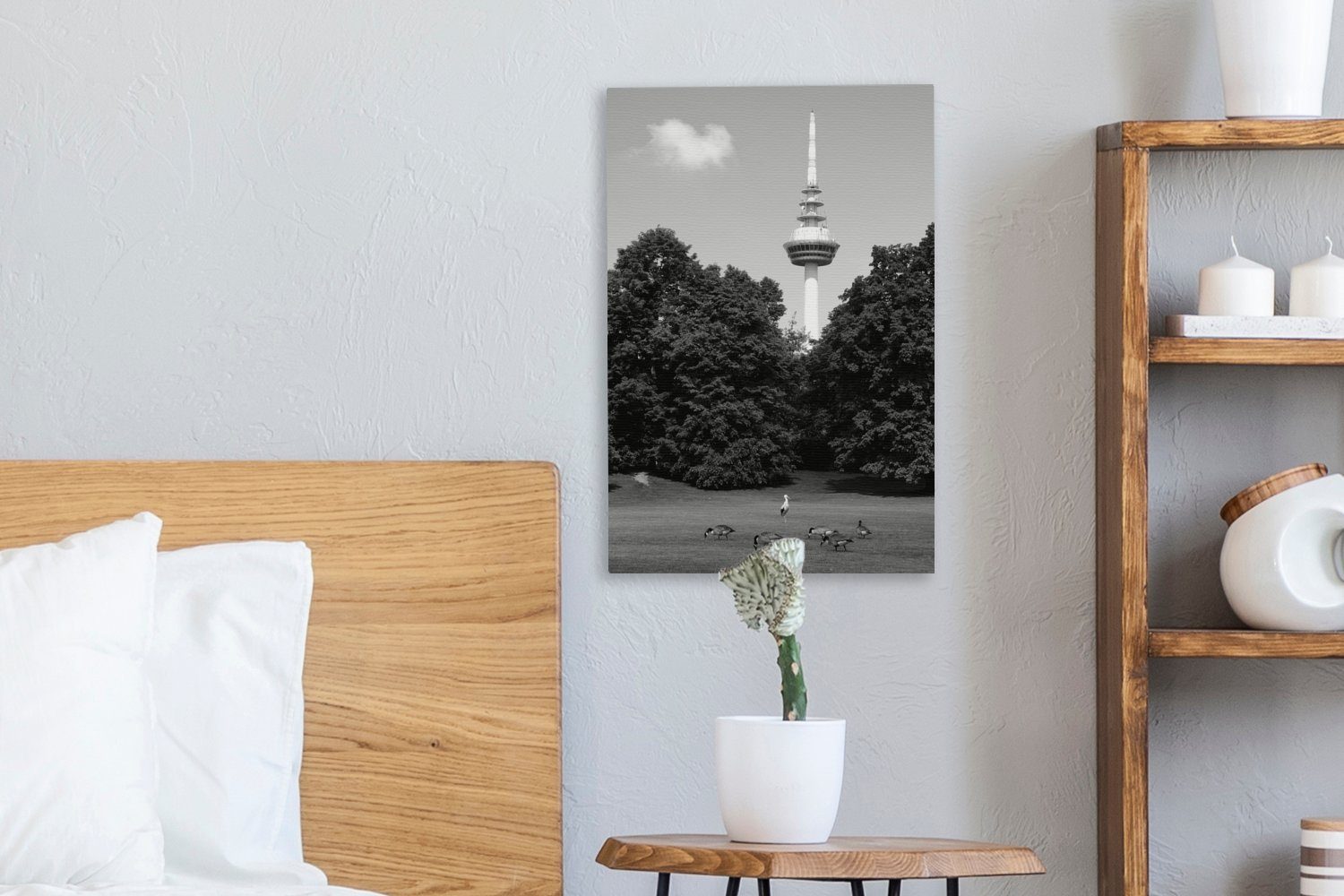 Mannheimer (1 Fernsehturm 20x30 inmitten Leinwandbild Der Leinwandbild bespannt fertig cm Gemälde, inkl. Zackenaufhänger, grüner St), - Bäume schwarz-weiß, OneMillionCanvasses®
