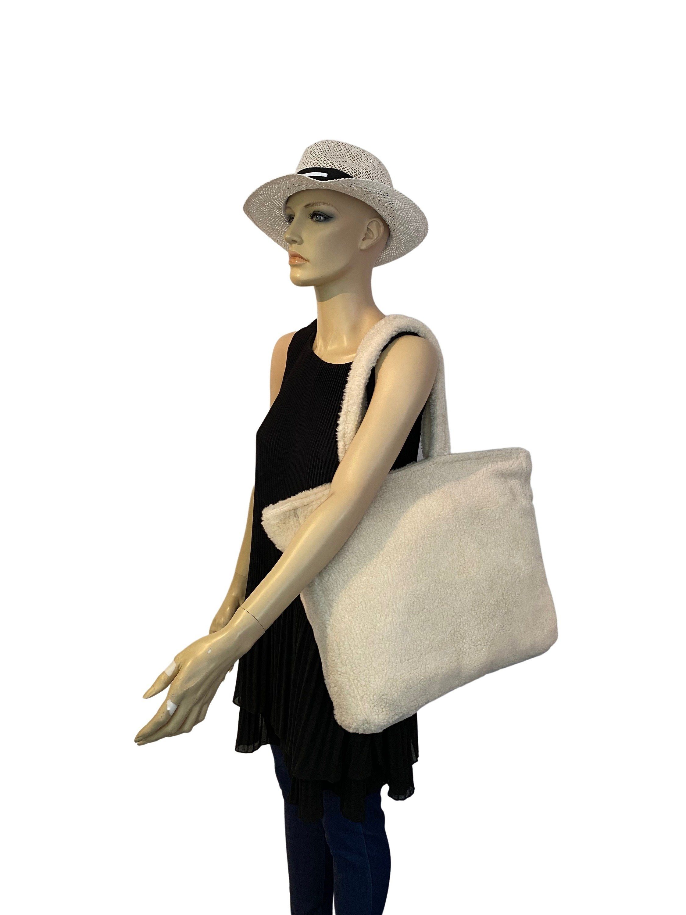 COLLEZIONE ALESSANDRO Schultertasche Teddy, aus weichem Teddymaterial