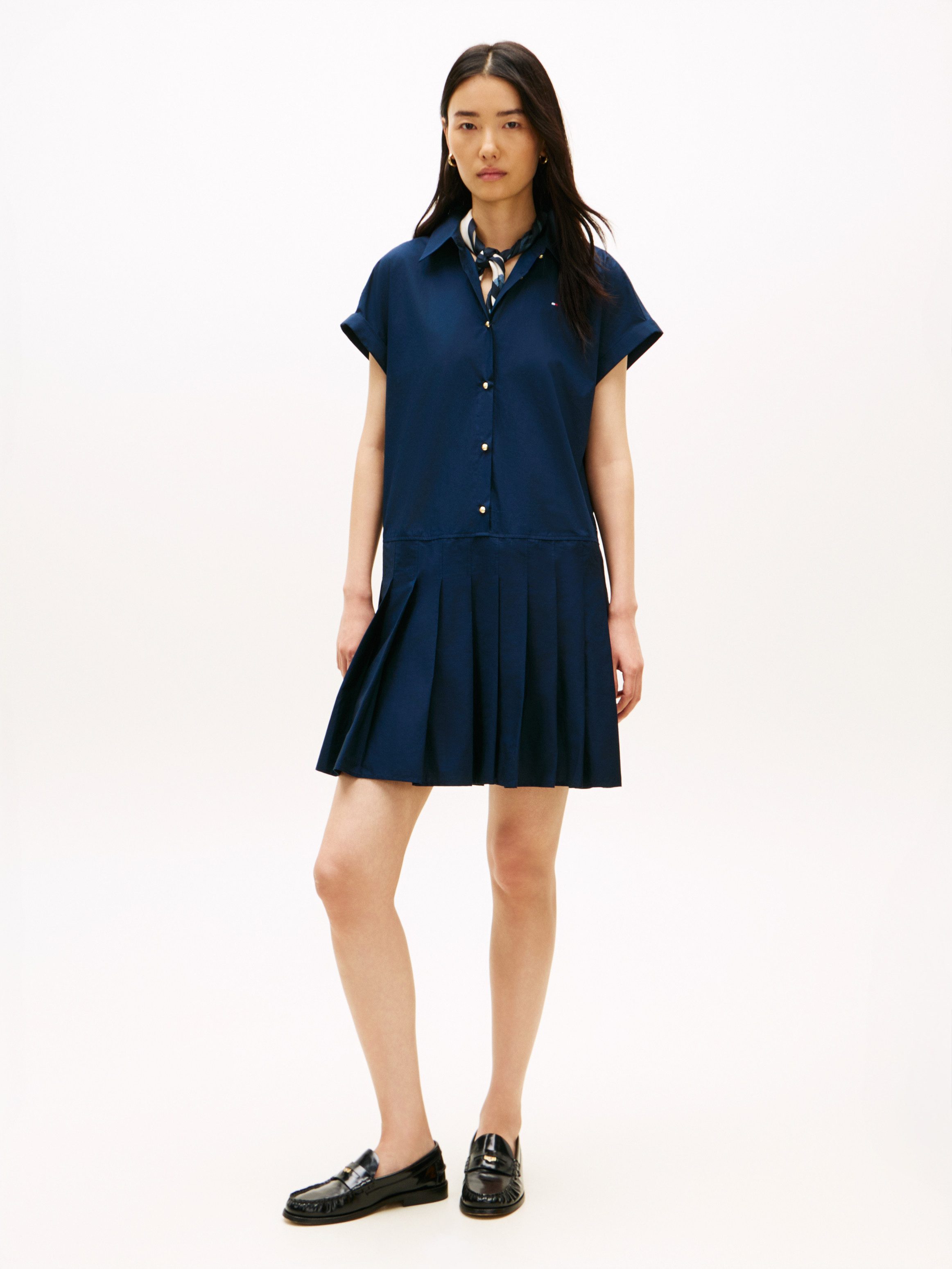 Tommy Hilfiger Shirtkleid POPLIN PLEATED SHORT SS DRESS mit Logo-Stickerei