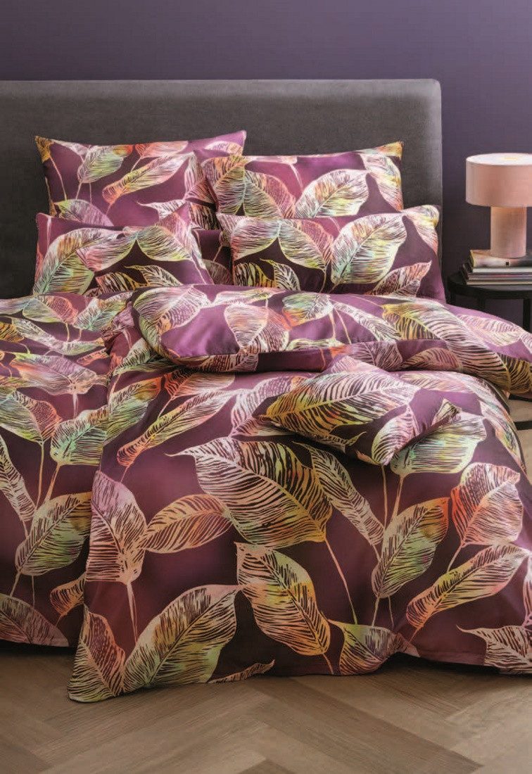 LIVING DREAMS Bettwäsche Baumwoll Satin Bettwäsche SURA, Satin, 2 teilig, anschmiegsamer Baumwollsatin, filigrane Blätter, Trend: Beerenfarbe