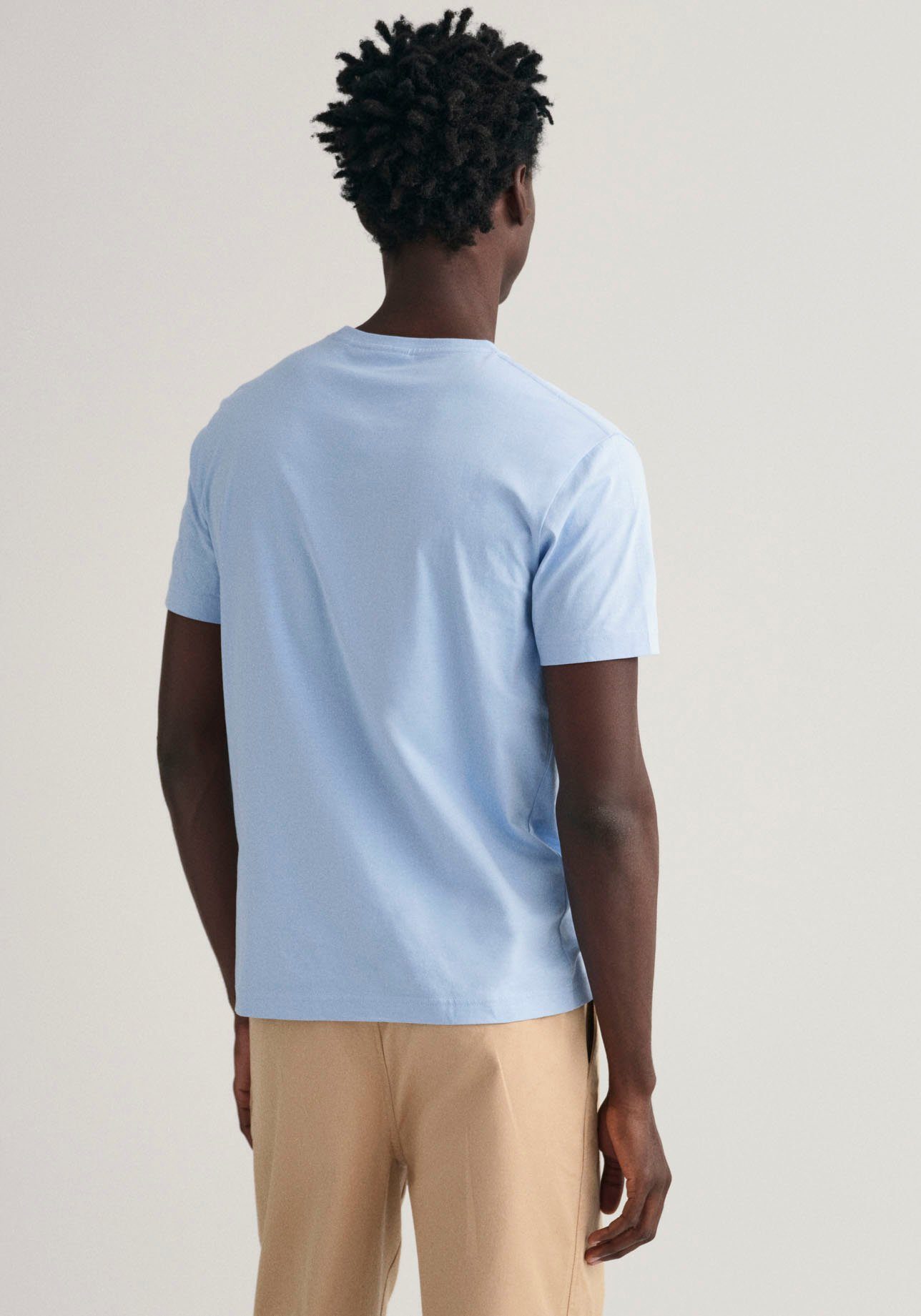 T-Shirt Gant blue auf Brust T-SHIRT mit SS REG SHIELD Logostickerei der capri