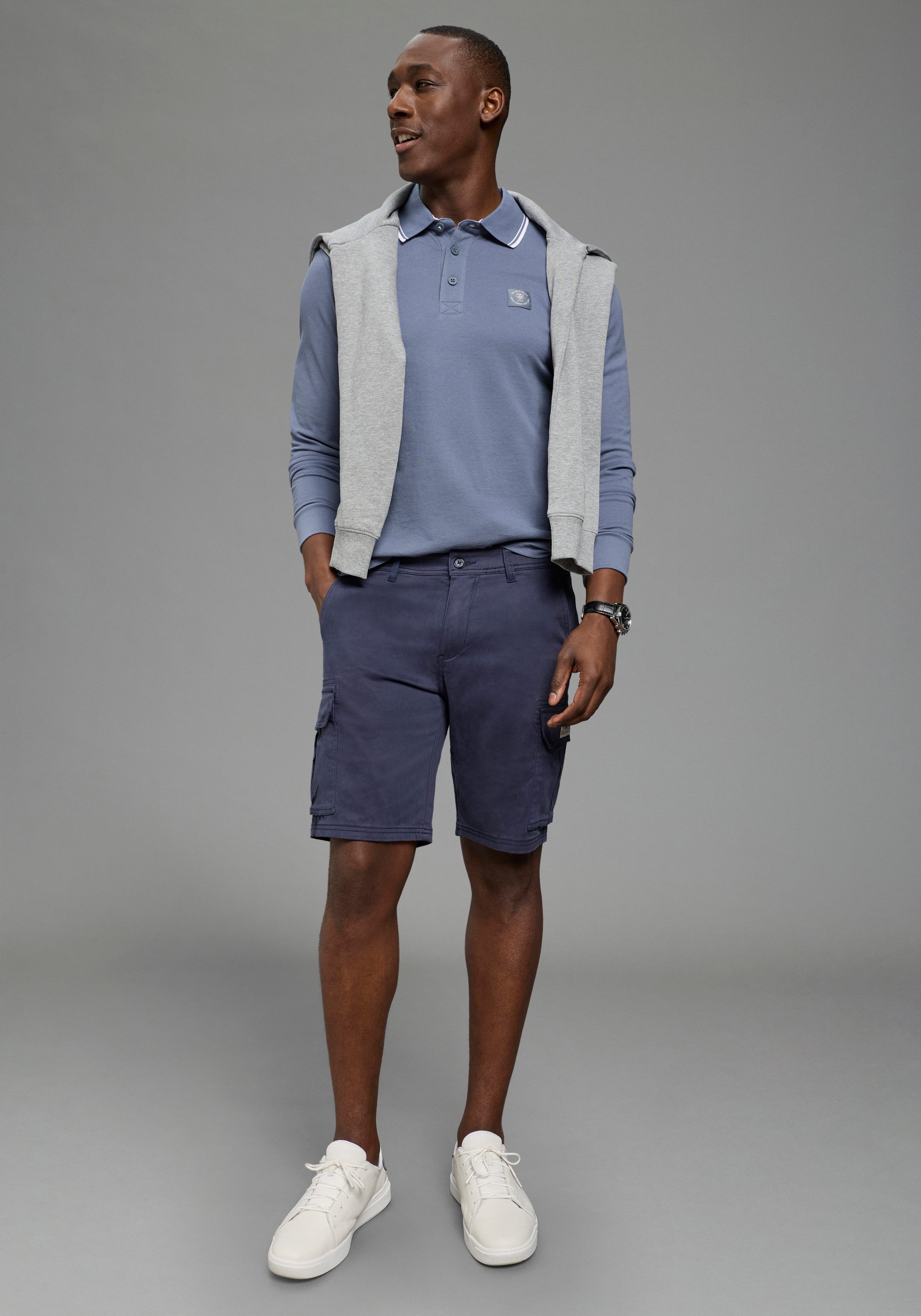 DELMAO Langarm-Poloshirt schmale Passform, Langarm, unifarben, aus Piqué-Material – Bild 4 von 5
