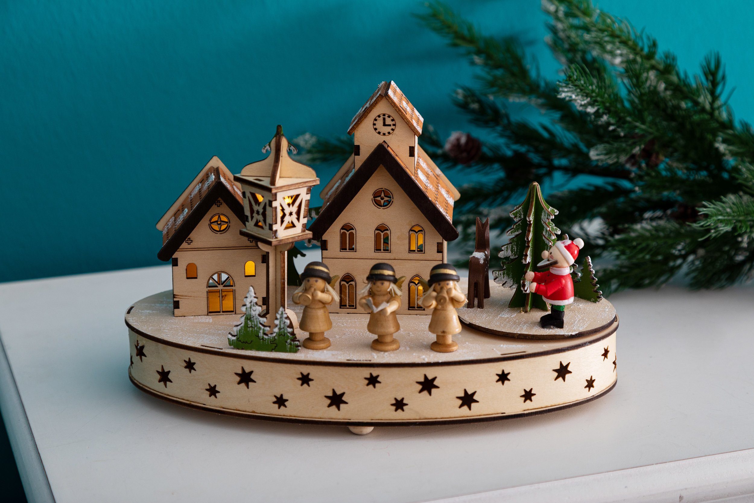 Wohnando Weihnachtsdorf Spieluhr aus Holz mit kleinem Weihnachtsdorf