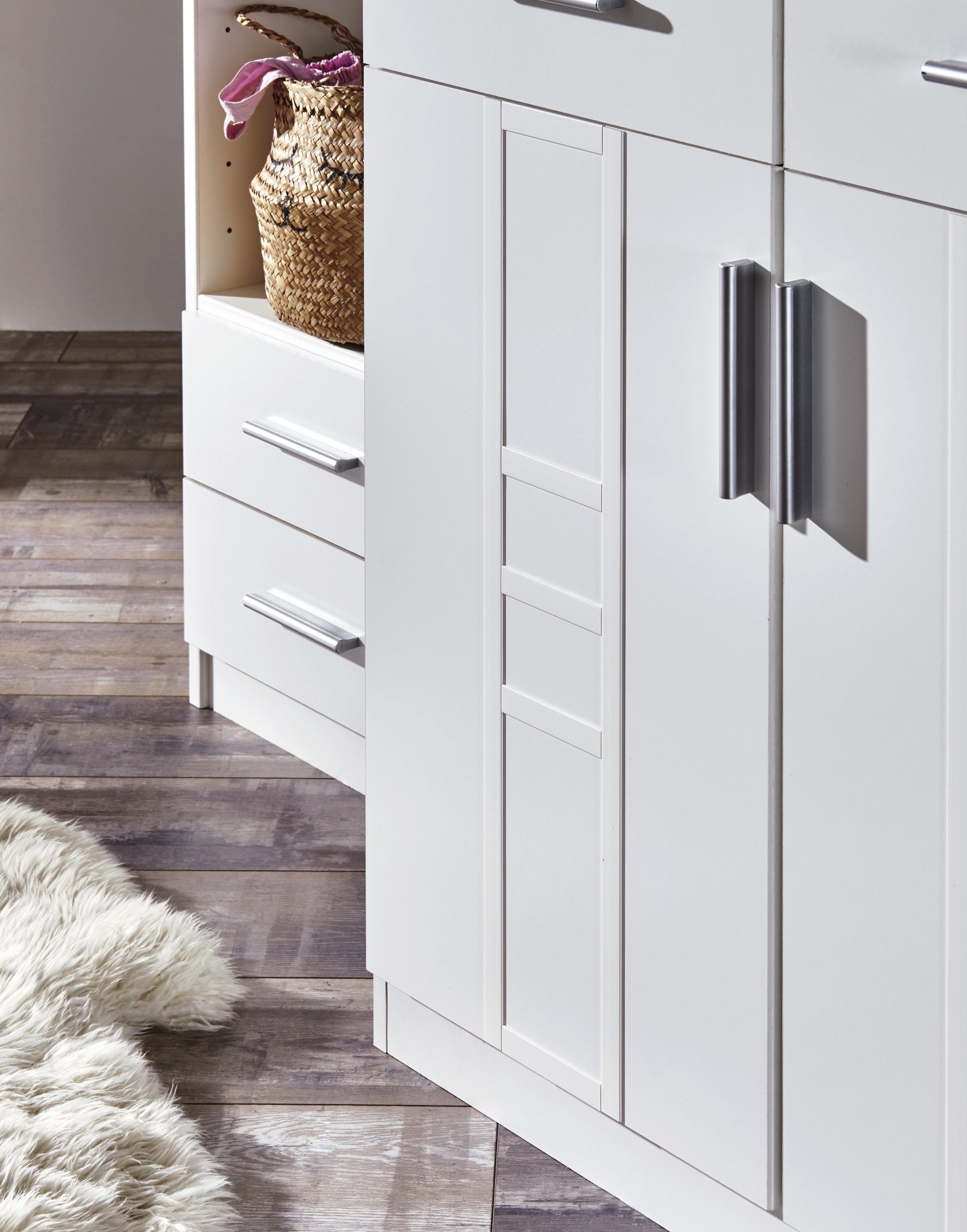 möbel-direkt.de Kleiderschrank Bela "Borkum" in Landhausstil Weiß (komplett, 1-St., Eckkleiderschrank, Drehtürenschrank) Made in Germany, in weißem Landhausstil, mit Soft-Close-Funktion