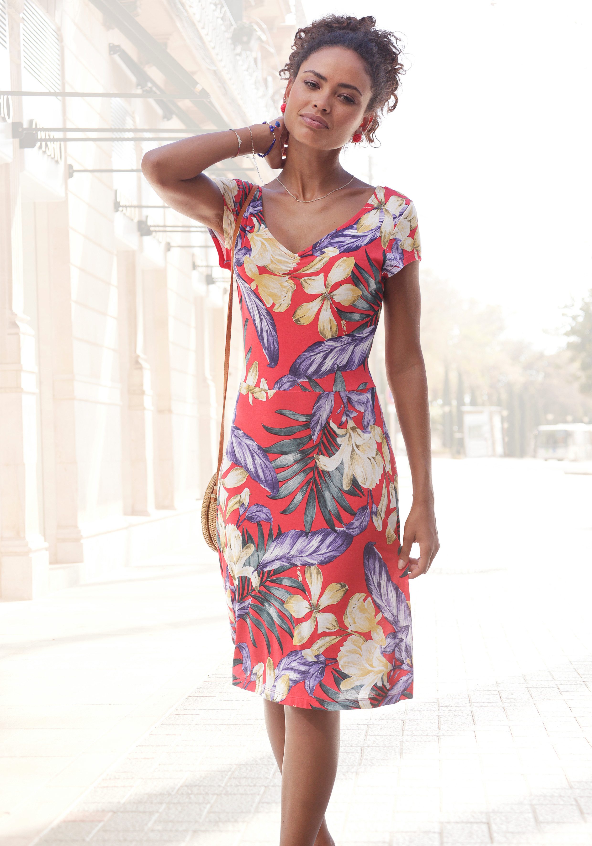 LASCANA Sommerkleid mit V-Ausschnitt und Alloverdruck, Jerseykleid T-Shirtkleid aus Jersey, leichtes Strandkleid, Viskosekleid