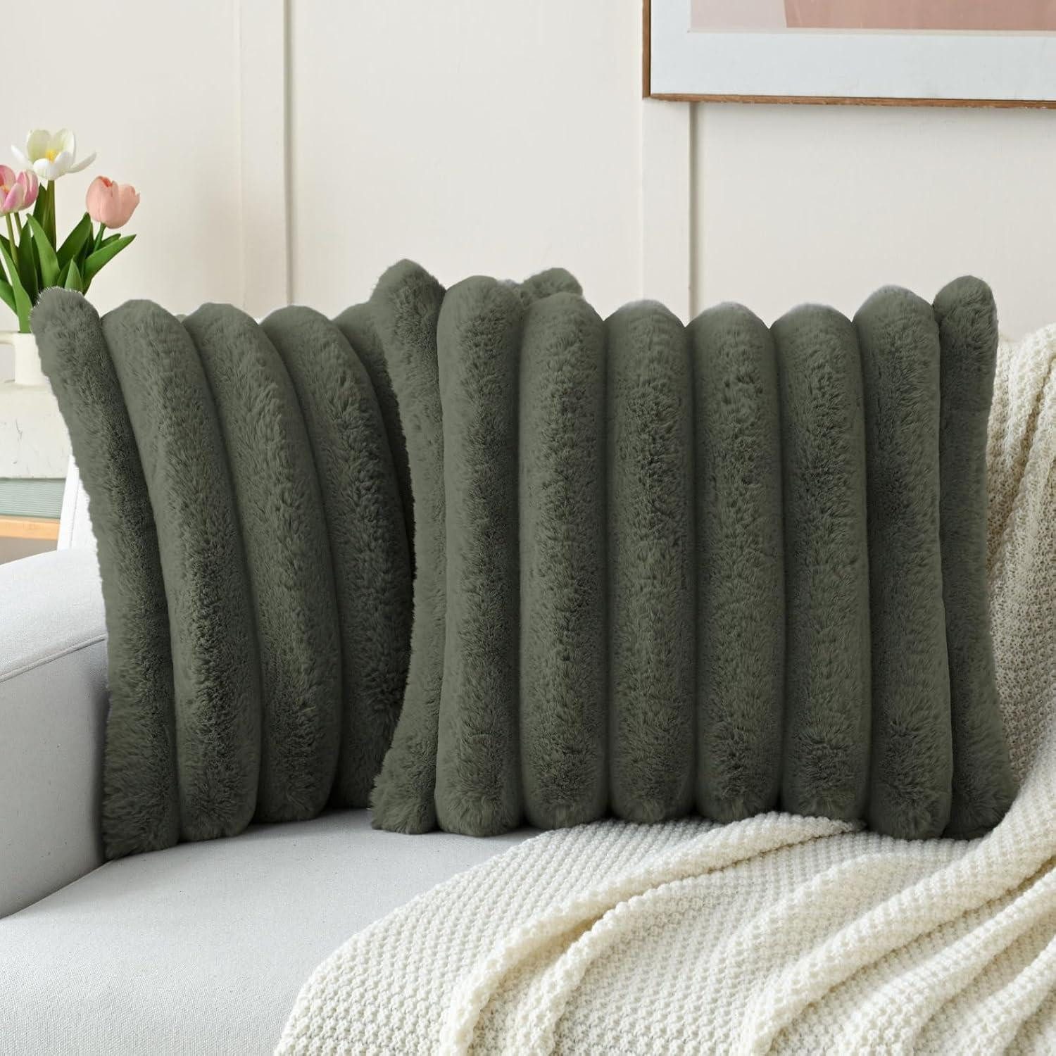 LuxusKollektion Kissenbezüge Kissenbezug 2er Set 40x40 Salbeigrün Samt, (2 Stück)