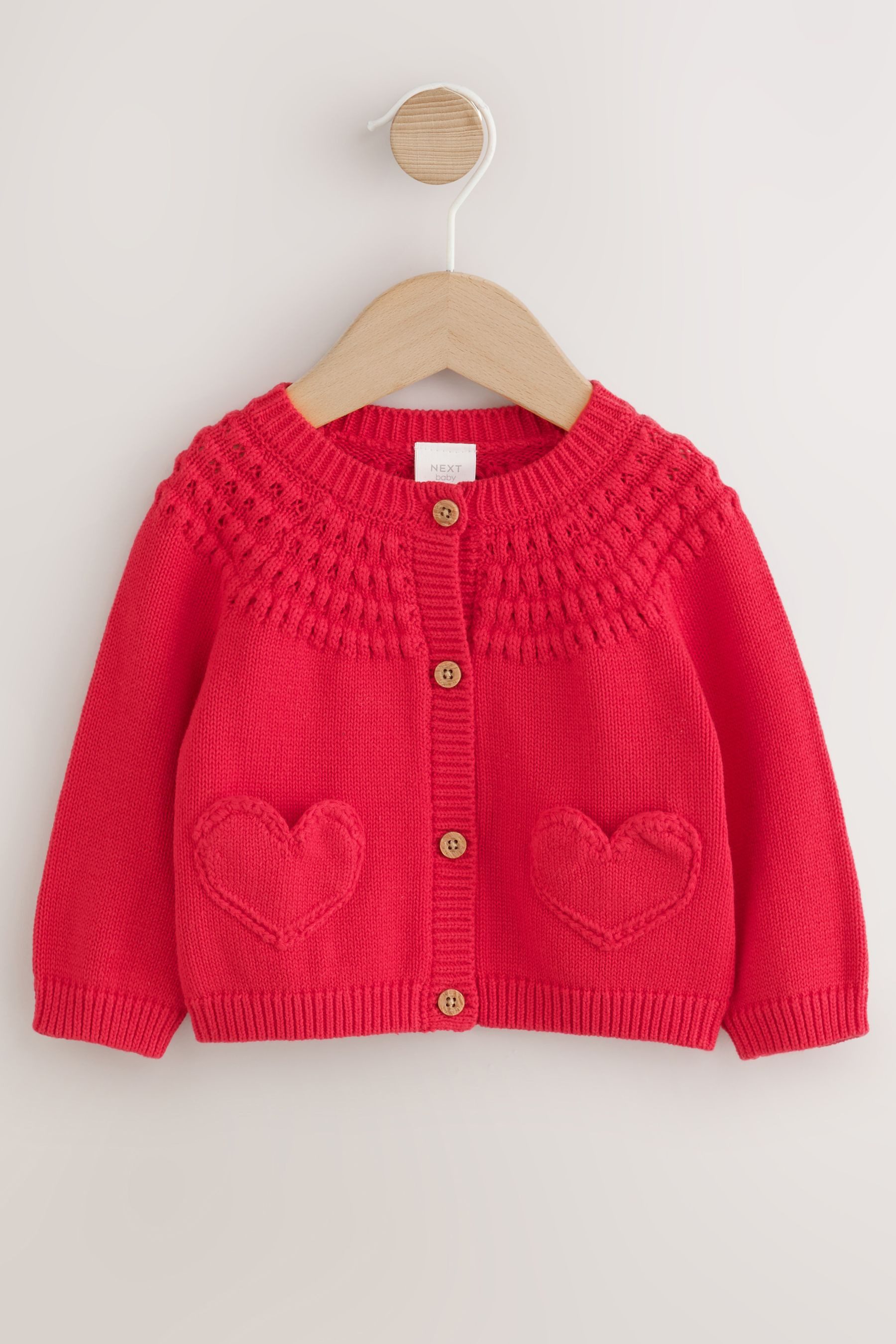 Next Strickjacke Baby Strickjacke mit Knopfleiste, Tasche und Herz (1-tlg)