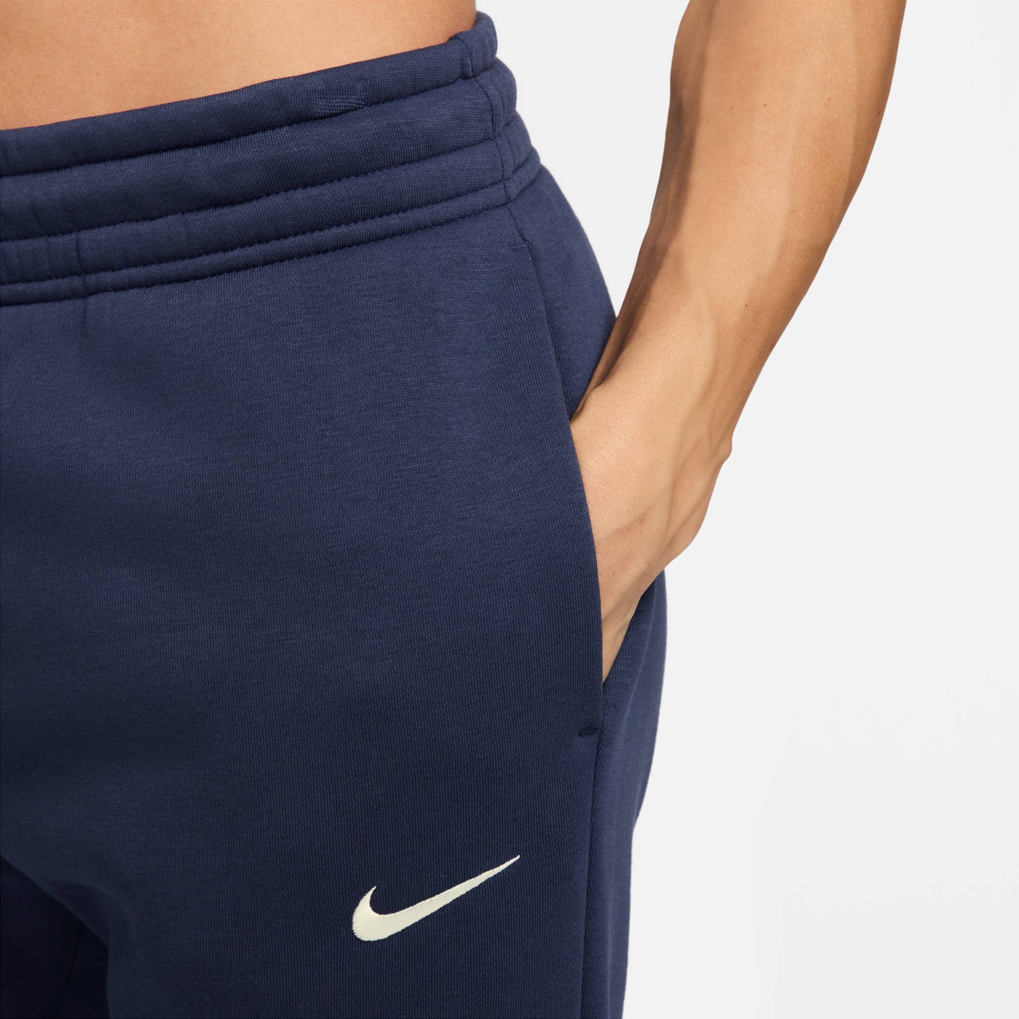Nike Sportswear Sporthose W NSW PHNX FLC MR PANT STD aus angerautem Fleece, mit Kordelzug
