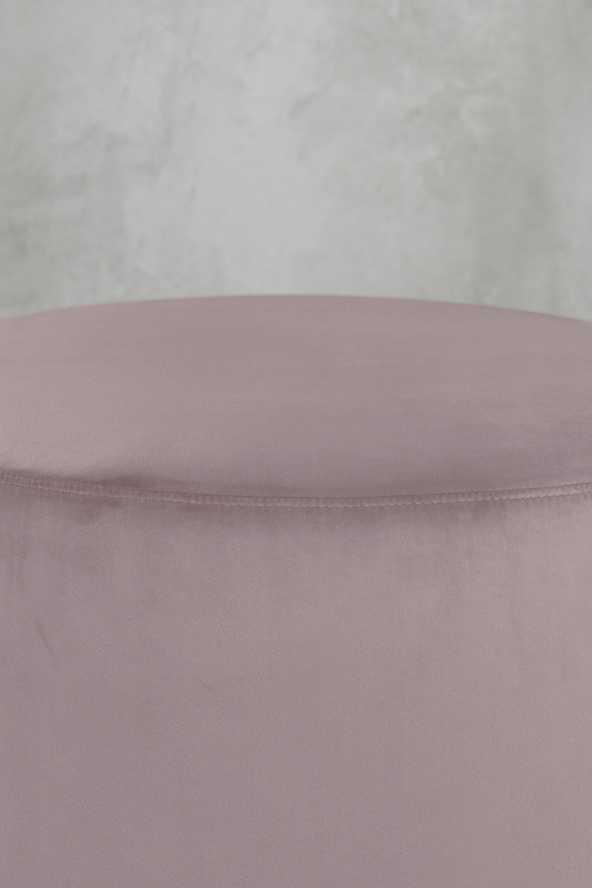 (47x55x55 Flieder cm), Samtbezug Epomella schmuseweichem in mit Lilac Dream carla&marge Sitzhocker Pouf