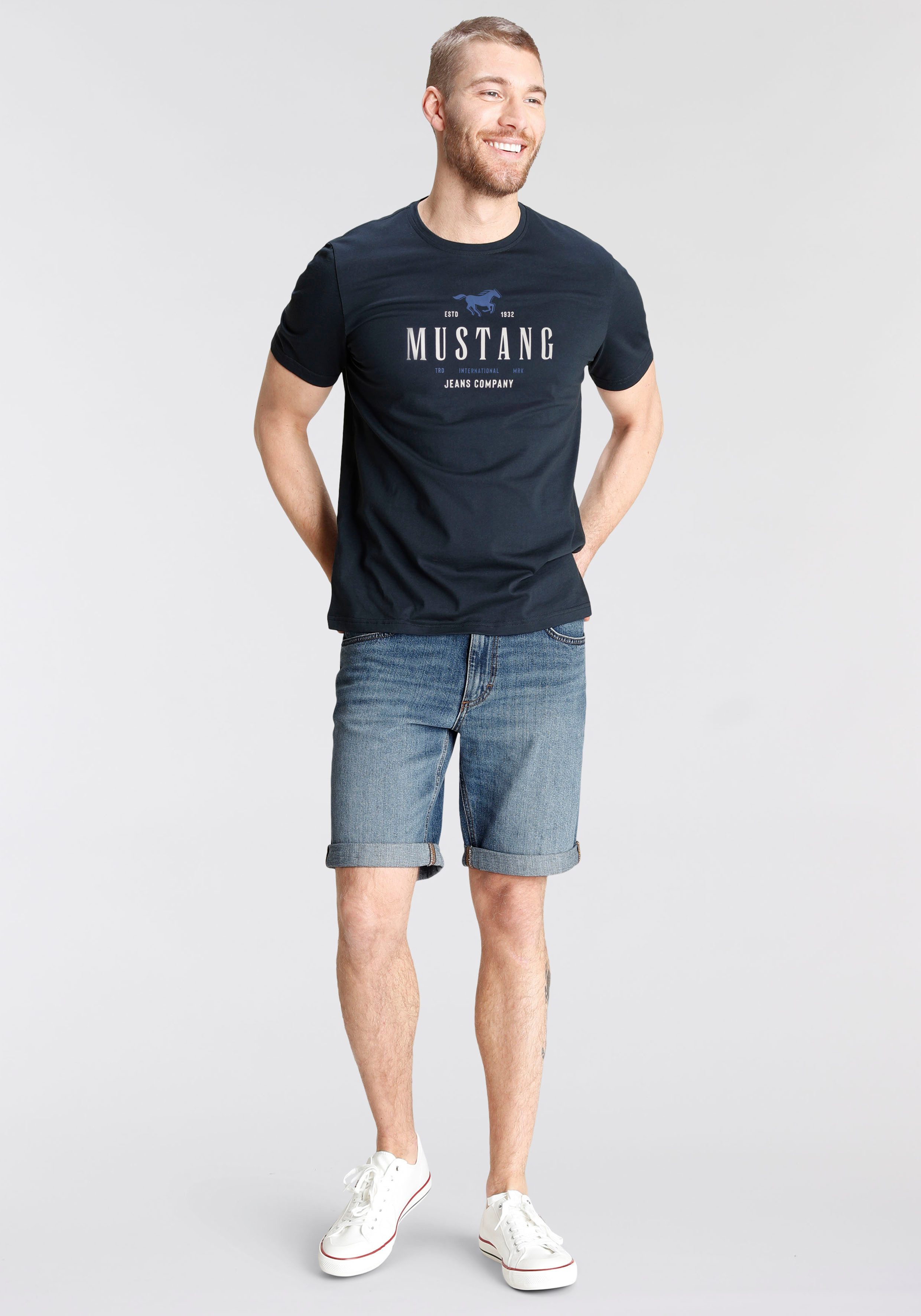 MUSTANG T-Shirt Style Alex C Print Regular Fit, Kurzarm-Design, Casual Stil