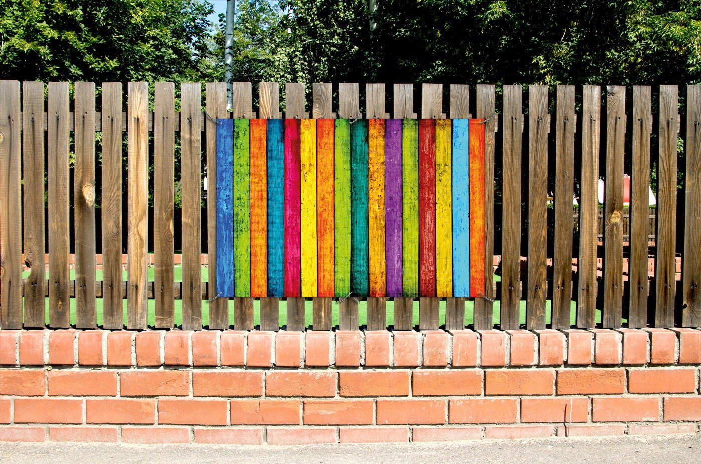 Wallario Sichtschutzzaunmatten Buntes Holz - bunte Streifen mit Farbe und Holzstruktur