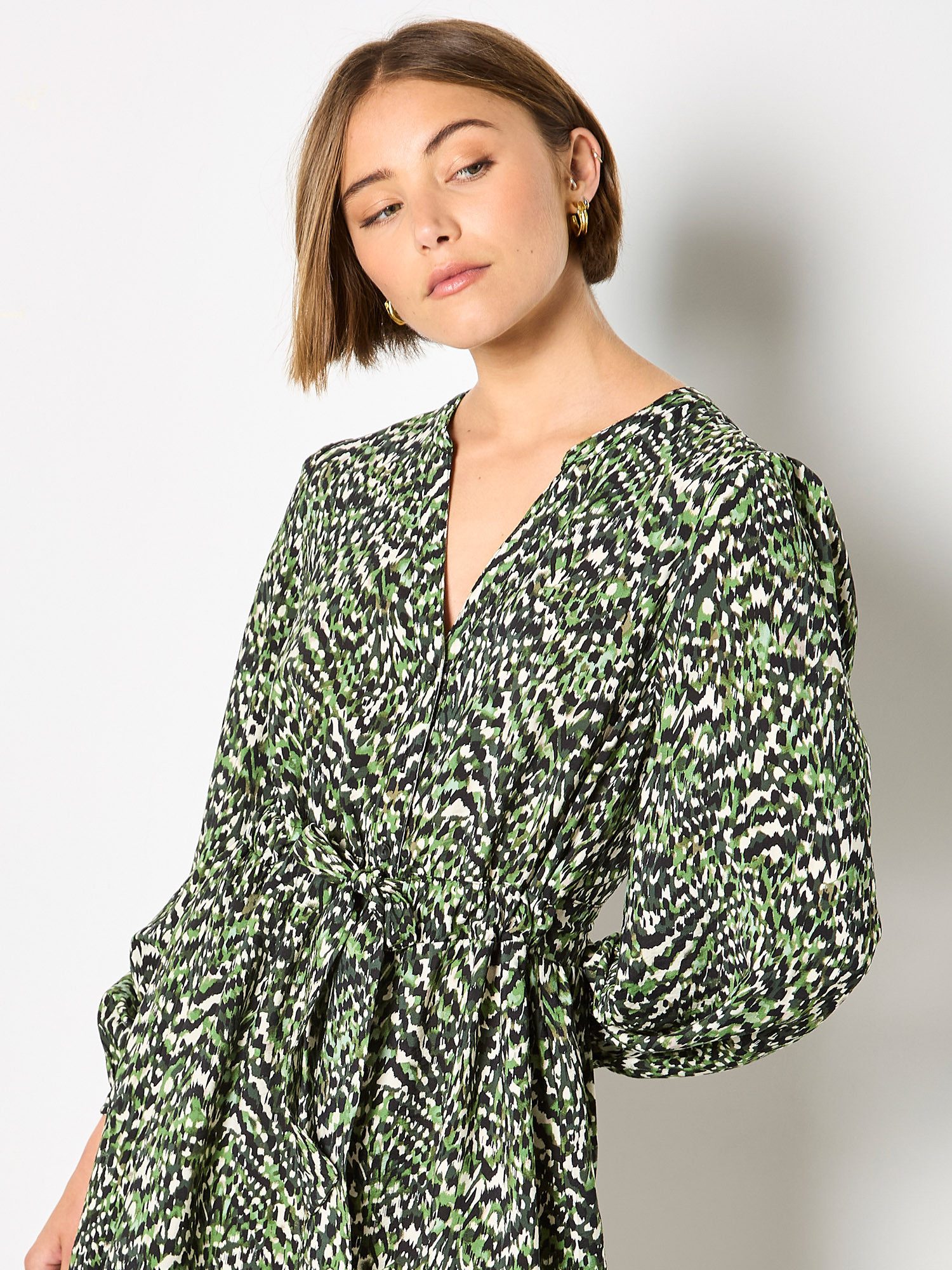Apricot Minikleid Mini-Kleid mit Tier-Ikat-Print (Stoffgürtel) mit Kordelzug
