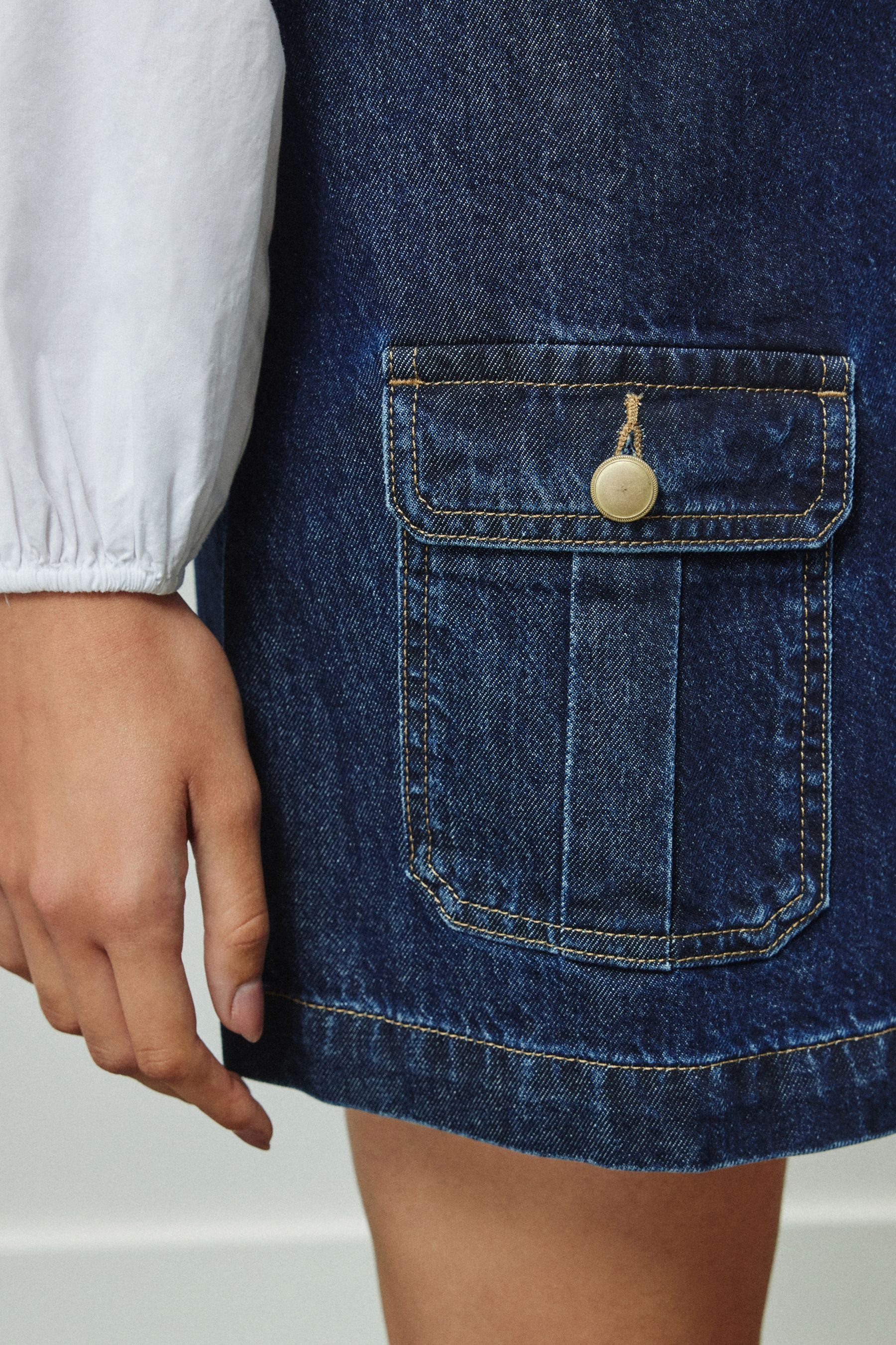 Next Jeanskleid Mini-Latzkleid aus Jeans (1-tlg)