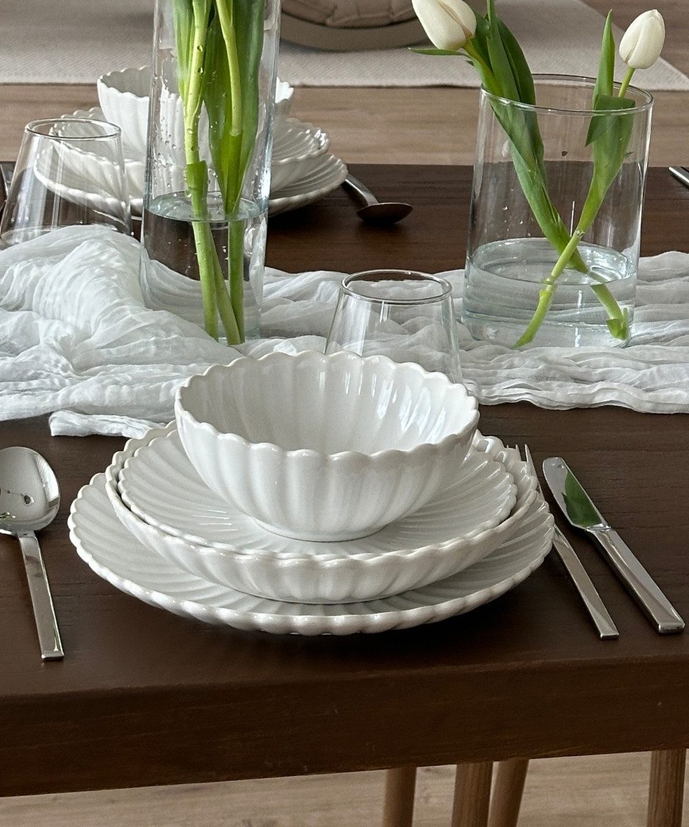 Zoha Teller-Set Lotus mit 3D-Wellenstruktur aus Porzellan, Stilvoll, Mikrowellenfest (24-tlg), 6 Personen, Porzellan, Tafelservice als Geschenk, für Zuhause oder Events, Spülmaschinenfest