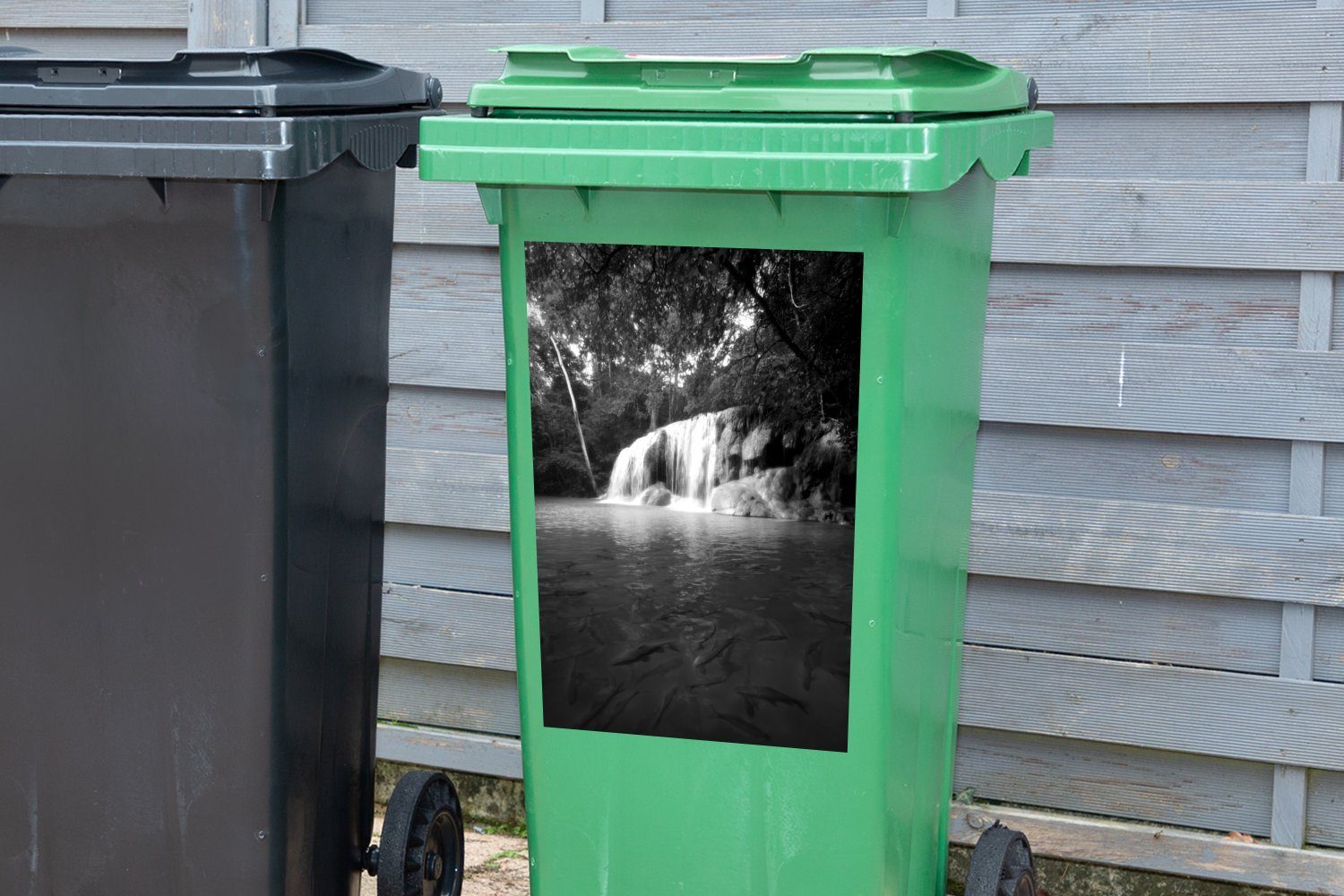 Wandsticker Mülleimer-aufkleber, St), Container, im Angeln Sticker, (1 Park Wasser Abfalbehälter Mülltonne, einen mit auf MuchoWow Erawan im National Blick