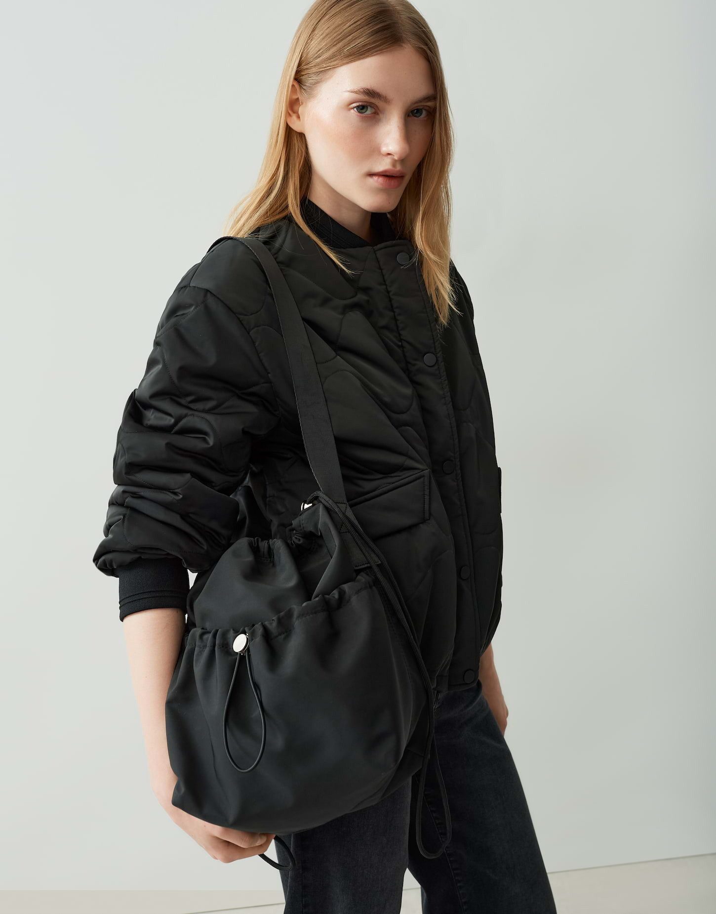 OPUS Umhängetasche ANOLIE im Beutelformat