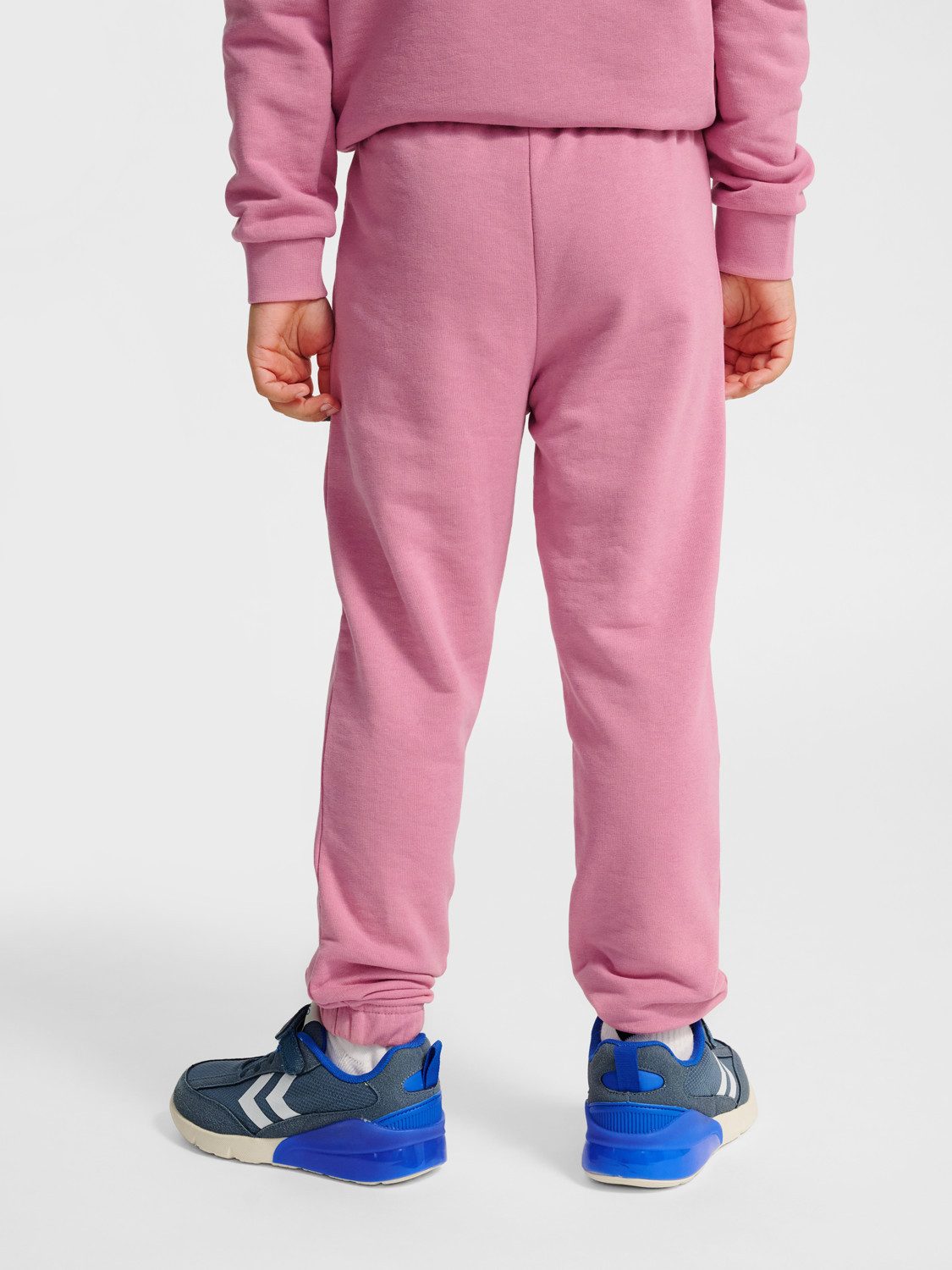hummel Jogginghose HMlJR BASE REGULAR PANTS sportlicher Stil, für Sportmode und Streetwear geeignet
