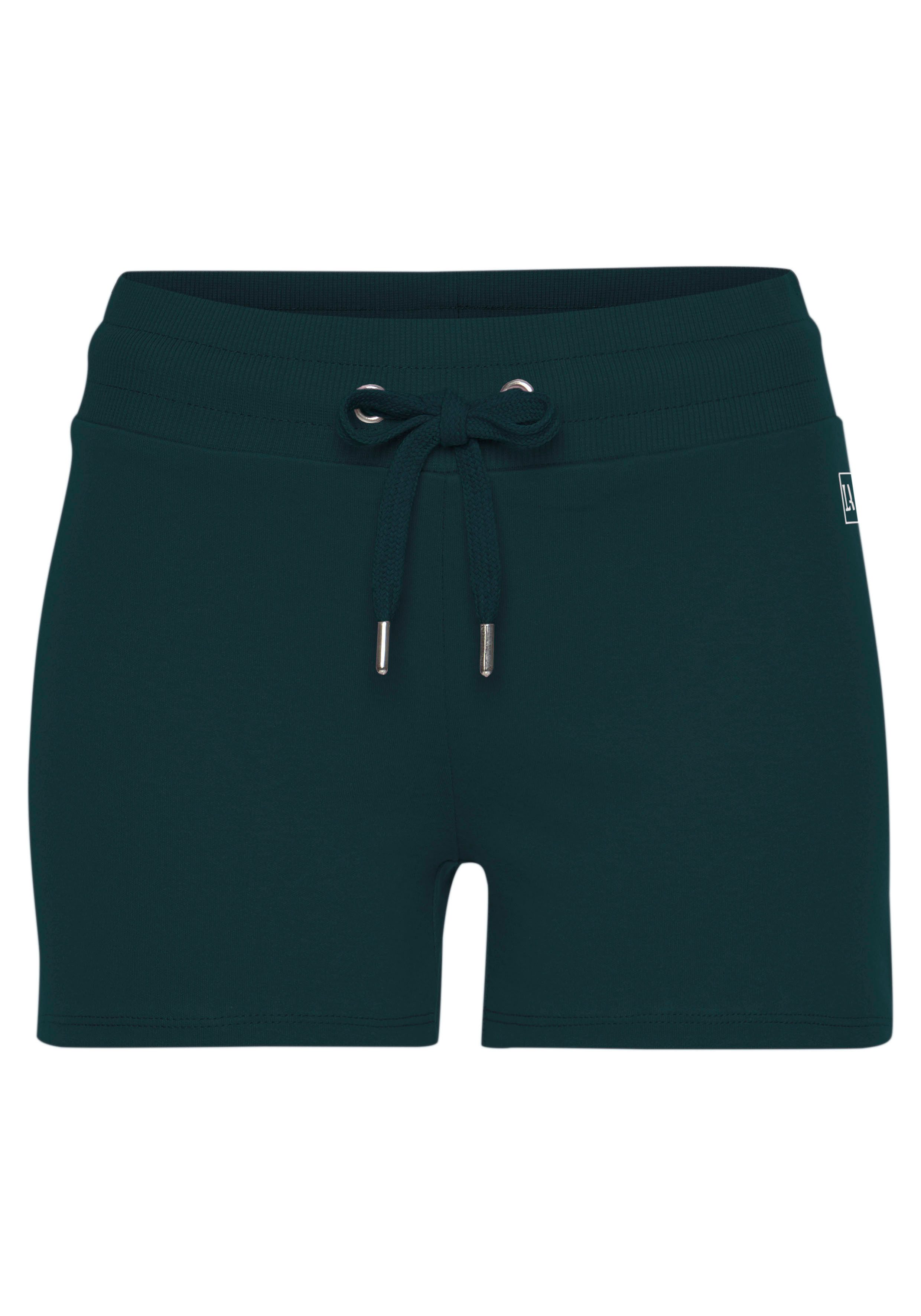 LASCANA ACTIVE Shorts mit kleinen Seitenschlitzen. Reduzierter Preis € 9,99. Unverbindliche Preisempfehlung € 12,99