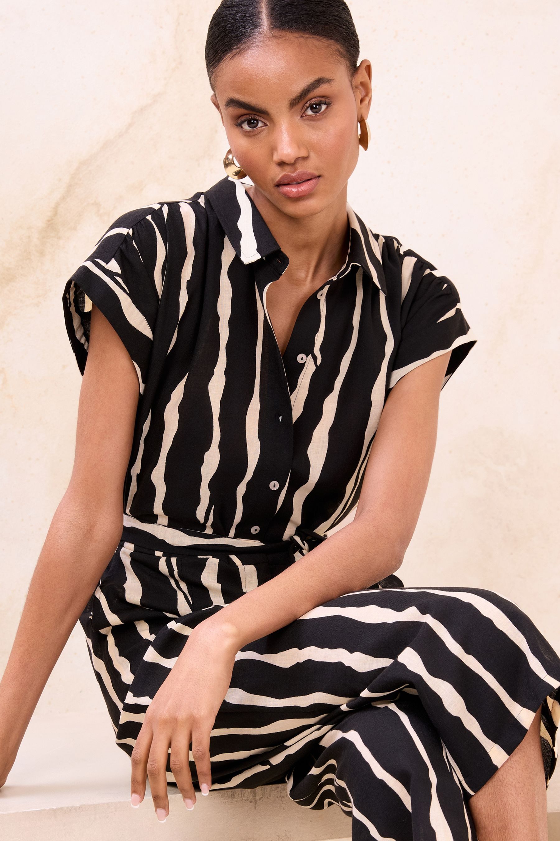 LIPSY Jumpsuit Lipsy Kurzärmeliger Jumpsuit mit Streifen, Regular (1-tlg)