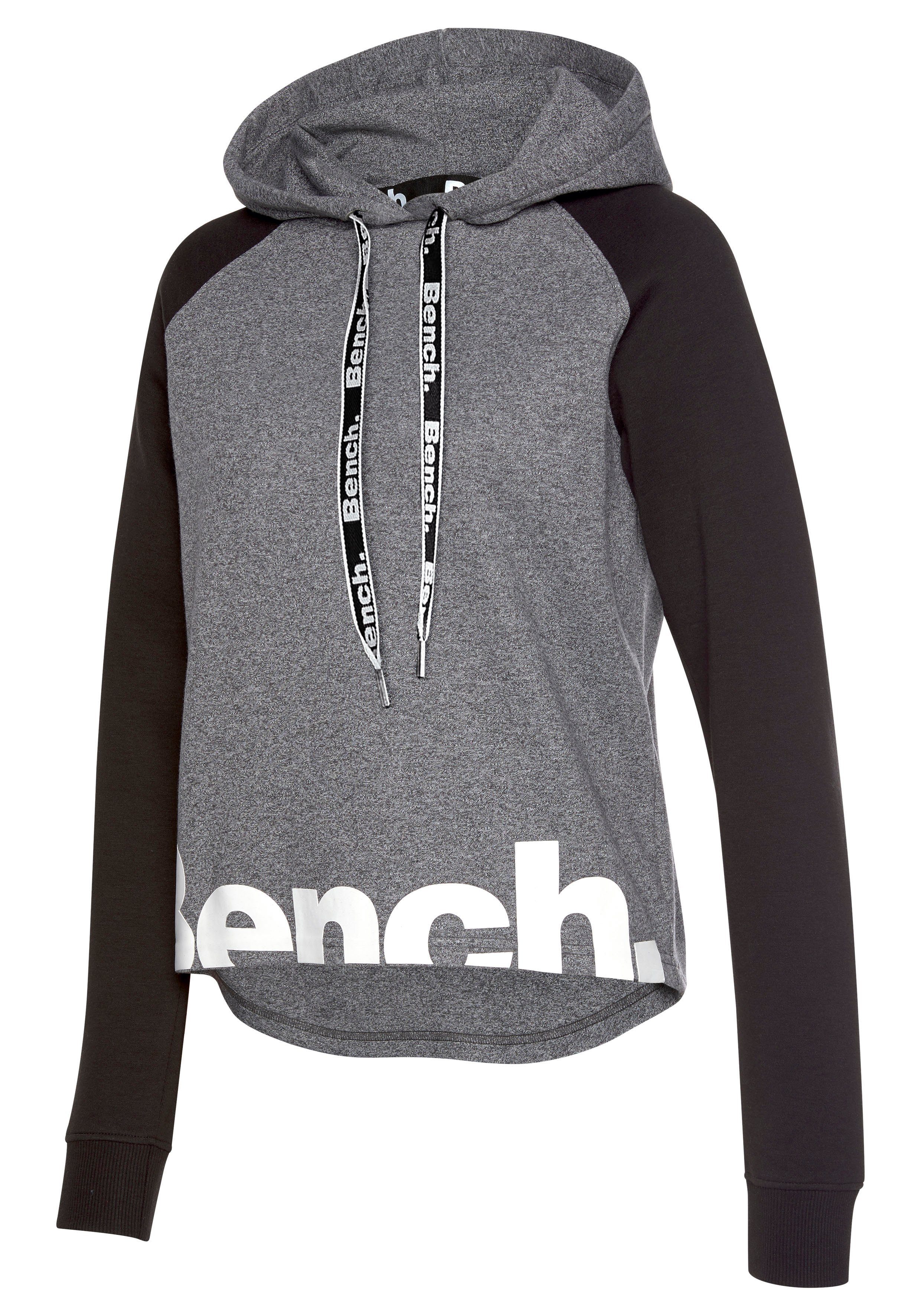 Bench. Loungewear Kapuzensweatshirt mit farblich abgesetzten Ärmeln und Logodruck, Loungewear