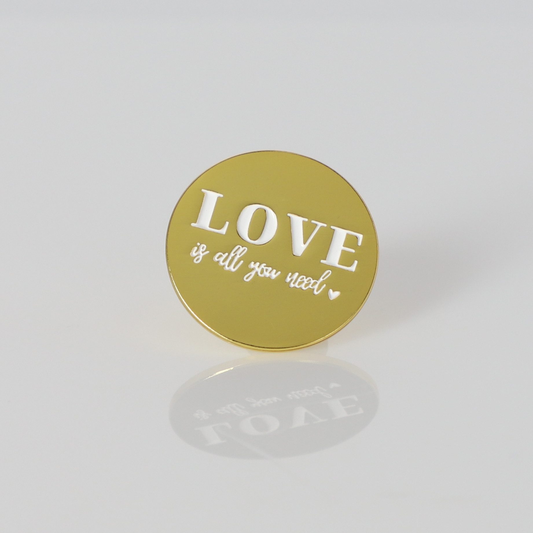 ANNIS WIESBADEN EST. 2021 Brosche Ansteck-Pin "Love is all you need", Brosche für Braut und Brautteam