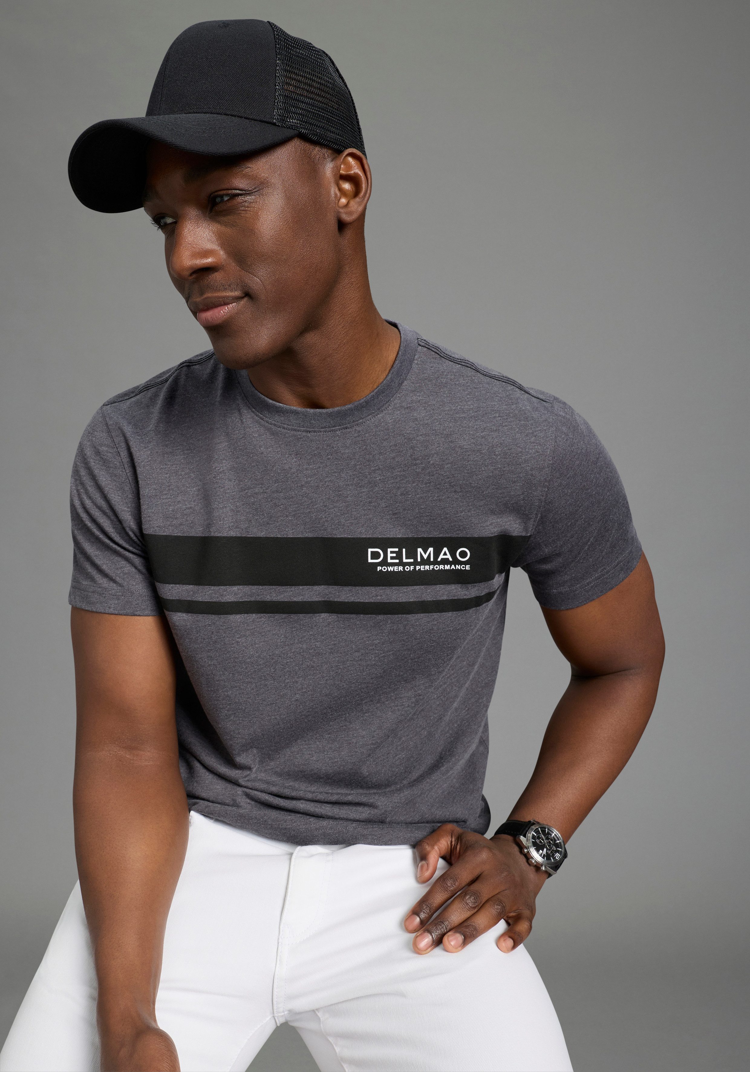 DELMAO Rundhalsshirt Neue Kollektion! Kurzarm, mit Rundhalsausschnitt, normale Passform, Casual-Stil. € 12,99, (€ 12,99 pro 1 Stk).