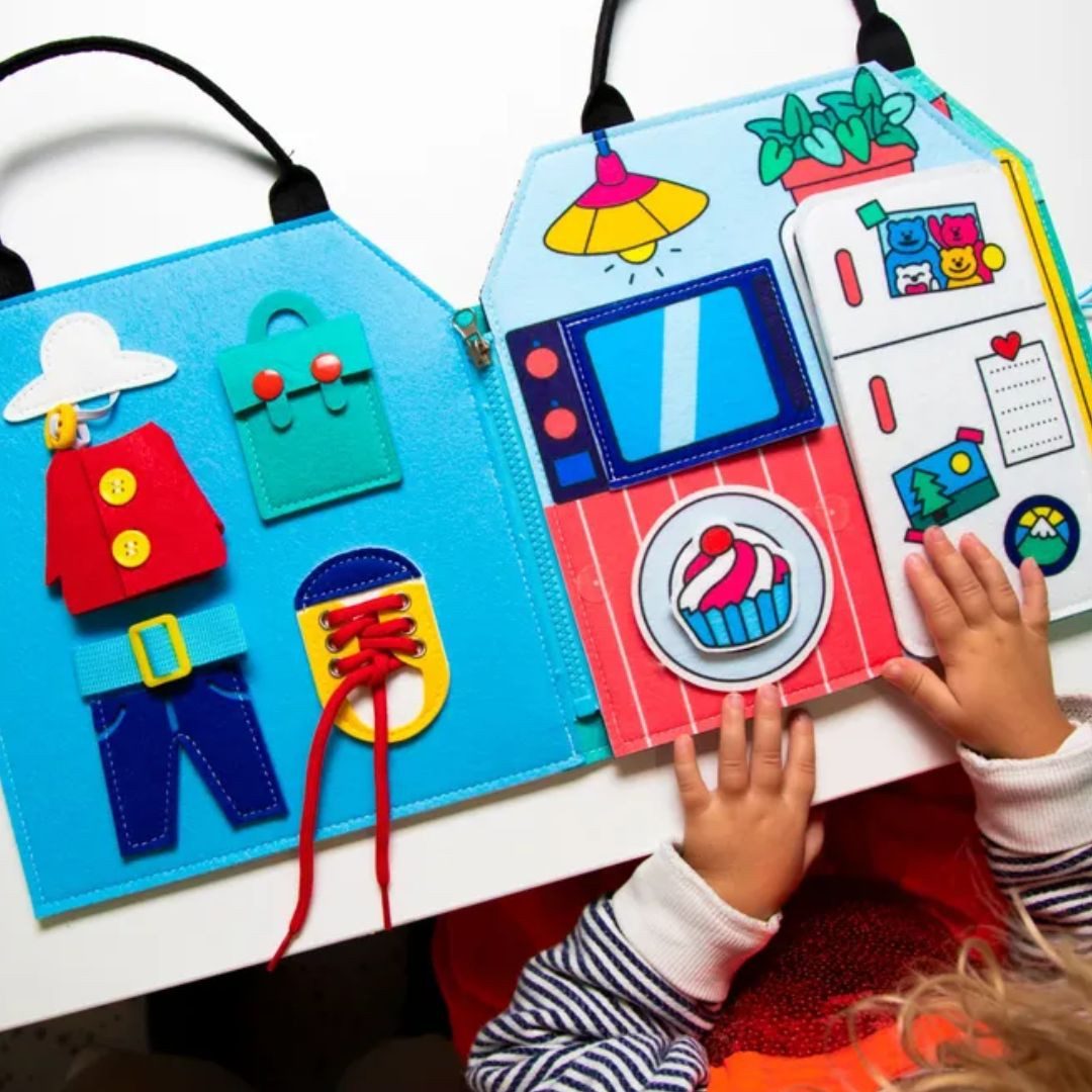 suebidou Stoffbuch Montessori Play Kit Busy Book mit wertvollen Aktivitäten, nachhaltig, kreativ