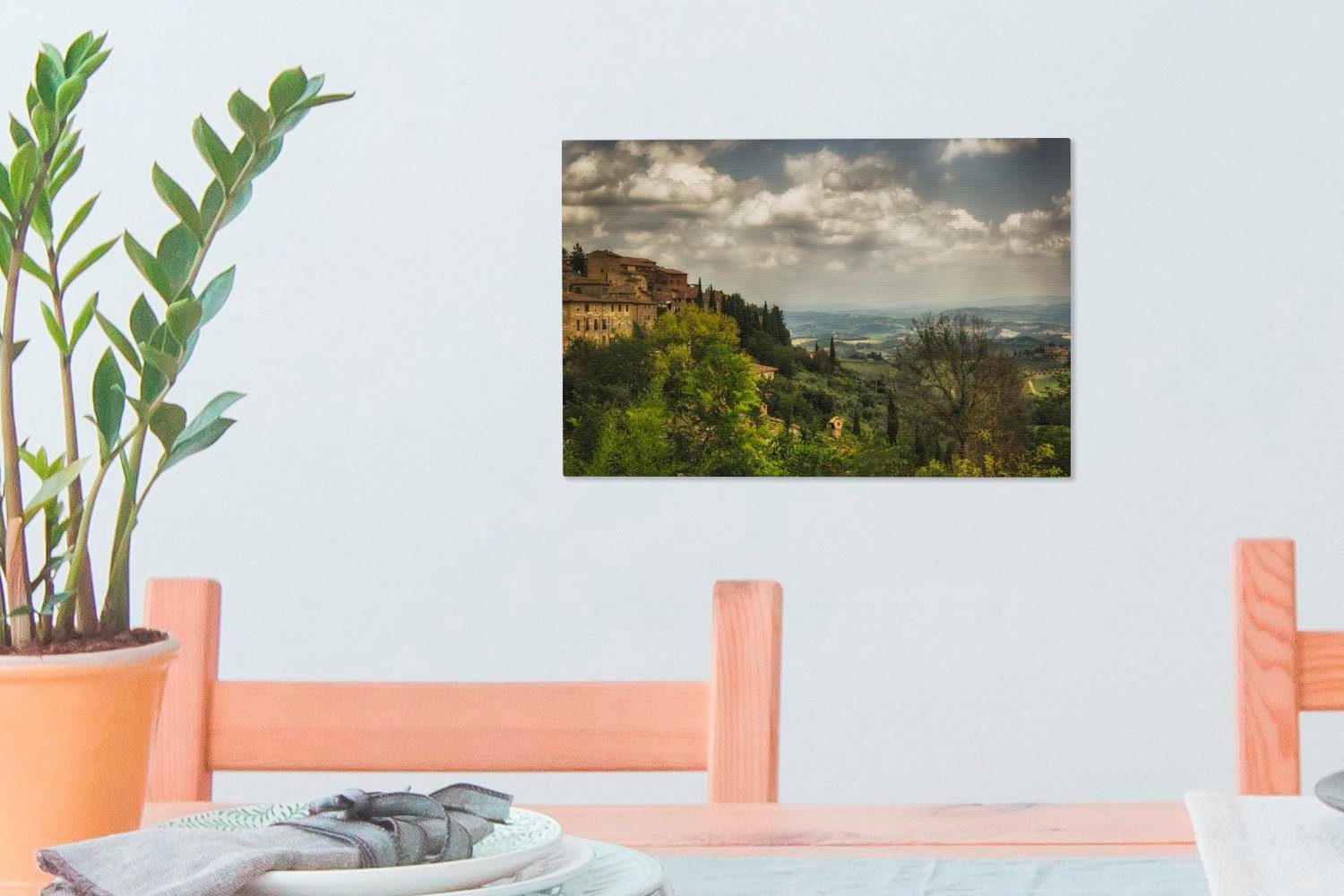 den Wandbild Wolken italienischen, Hügeln 30x20 OneMillionCanvasses® Wanddeko, Aufhängefertig, Leinwandbild St), Leinwandbilder, ummauerten in cm toskanischen der über (1