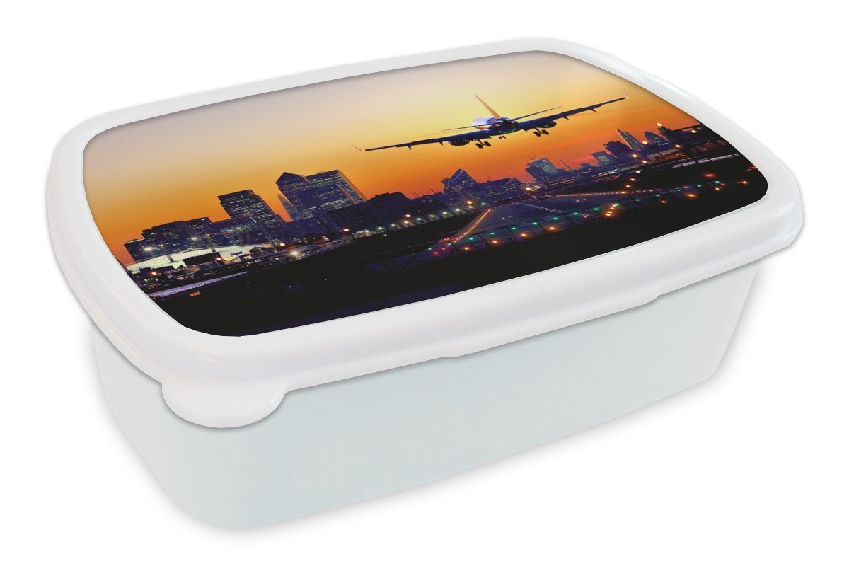 MuchoWow Lunchbox Flugzeug landet in London, Kunststoff, (2-tlg), Brotbox für Kinder und Erwachsene, Brotdose, für Jungs und Mädchen weiß