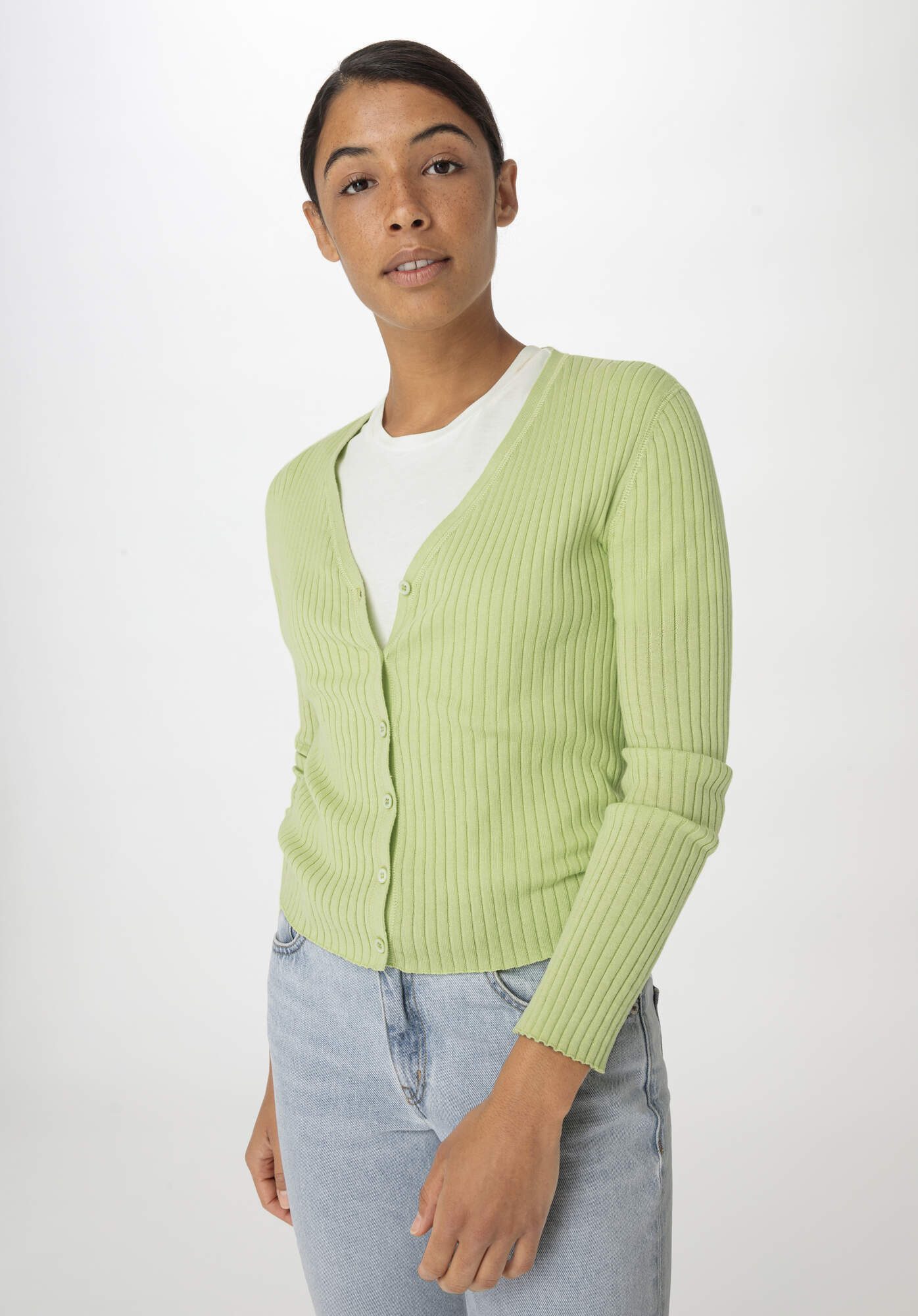 Hessnatur Strickjacke Slim aus reiner Bio-Baumwolle günstig online kaufen