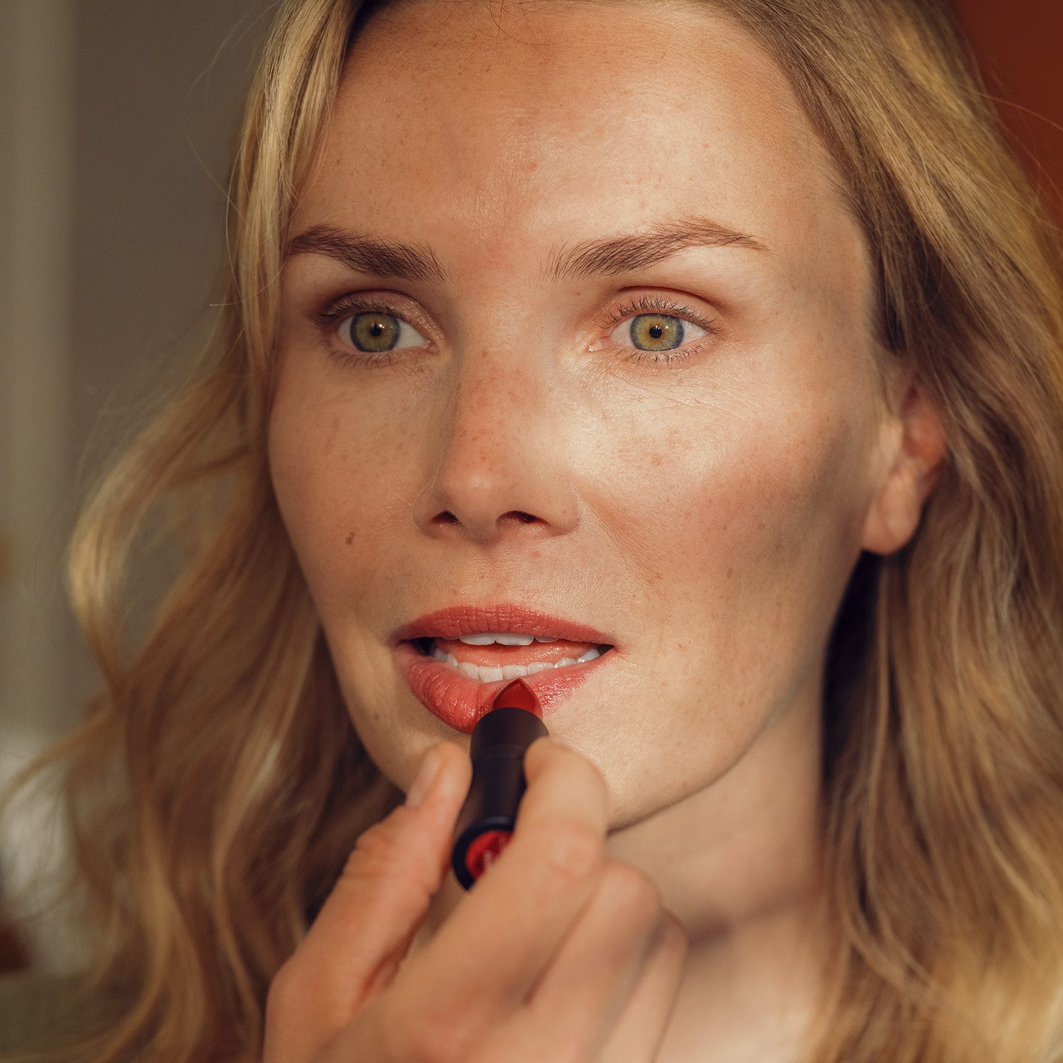 JUNGLÜCK Lippenpflegestift Hyaluron Lippenbalsam - Pfirsich, 1-tlg., Pflegt langanhaltend und intensiv