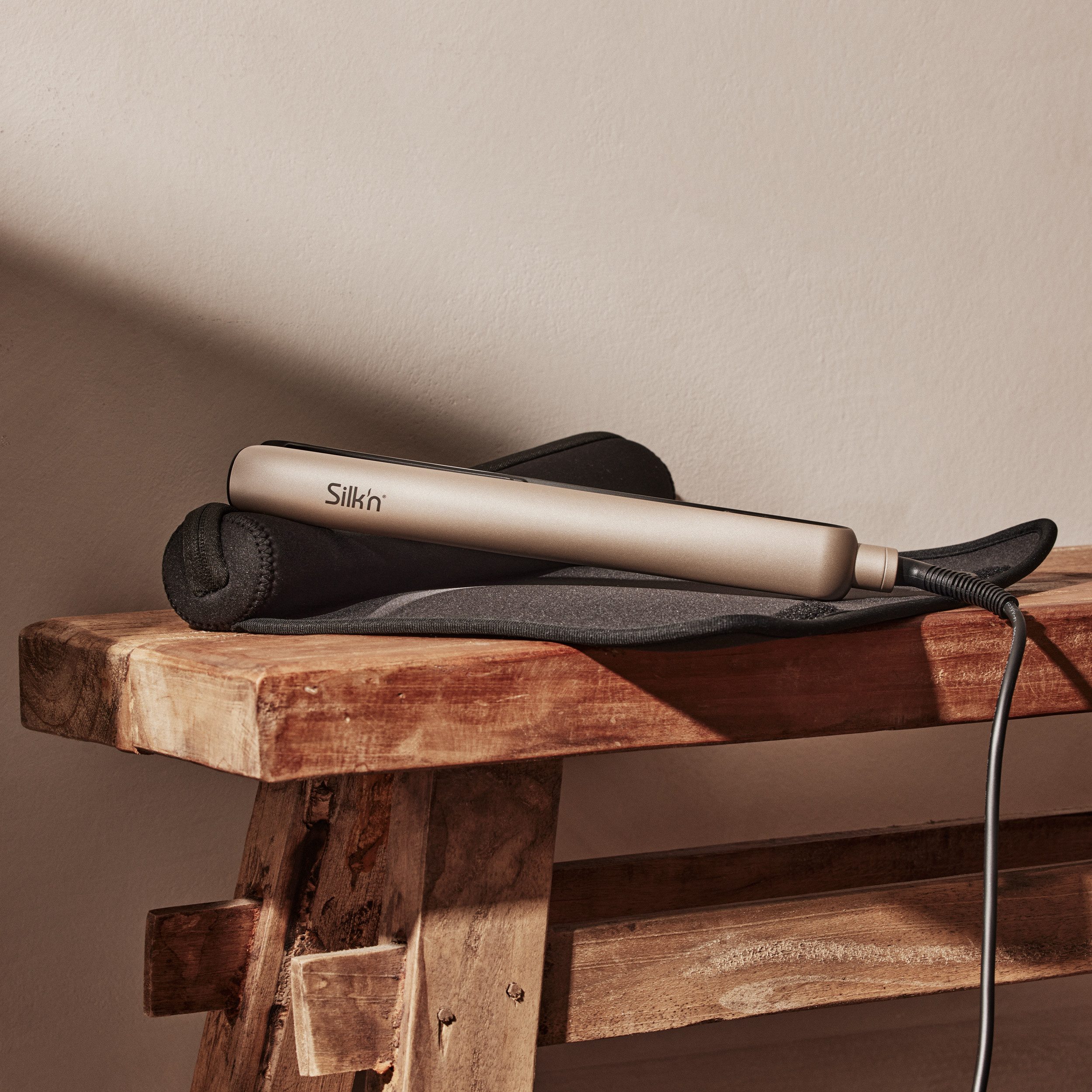 Silk'n Glätteisen SilkyStraight, mit Infrarot, Titanplatten, kurze Aufheizzeit