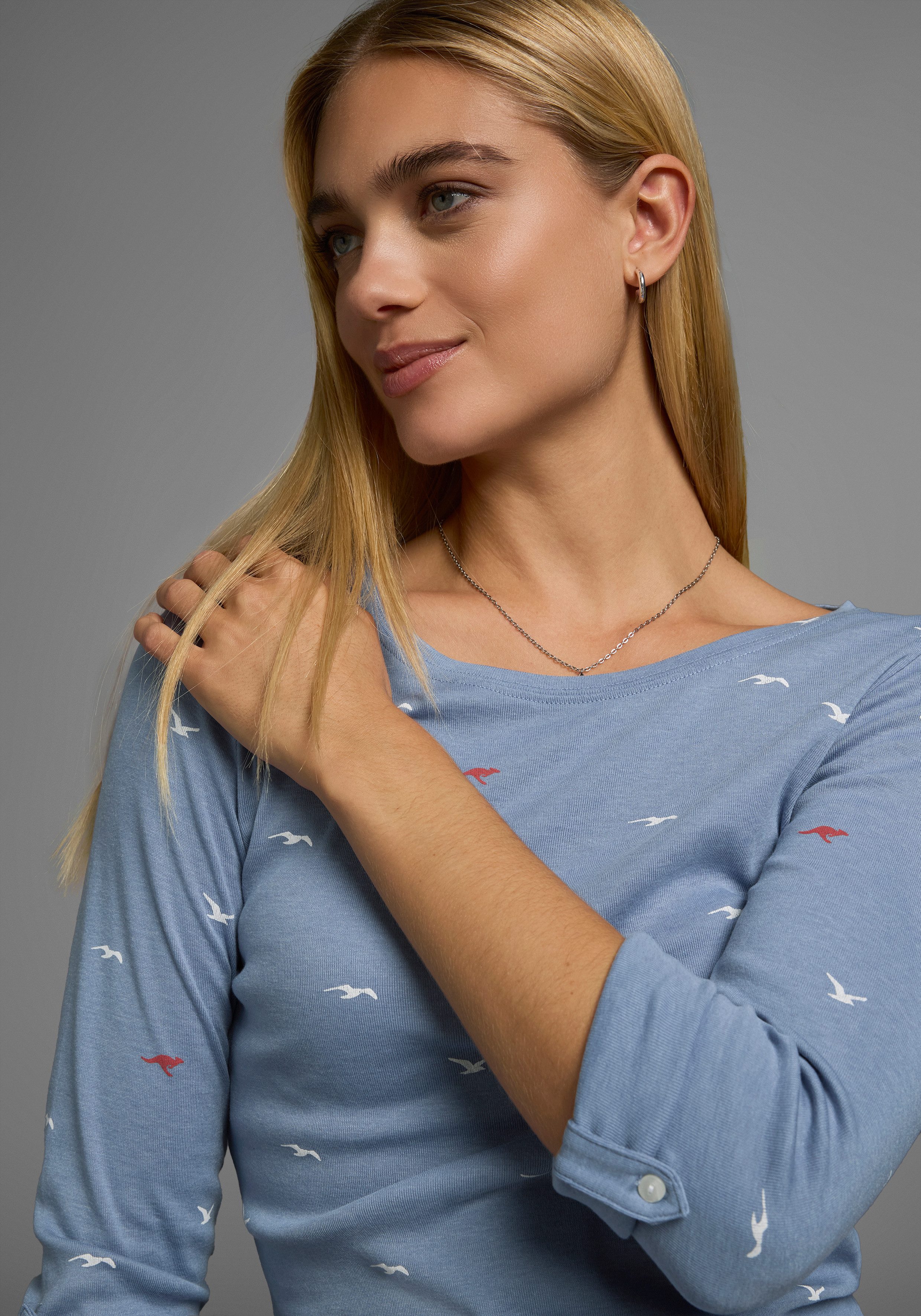 KangaROOS Langarmshirt krempelbare Ärmel, sehr figurbetont, aus elastischer Rippware