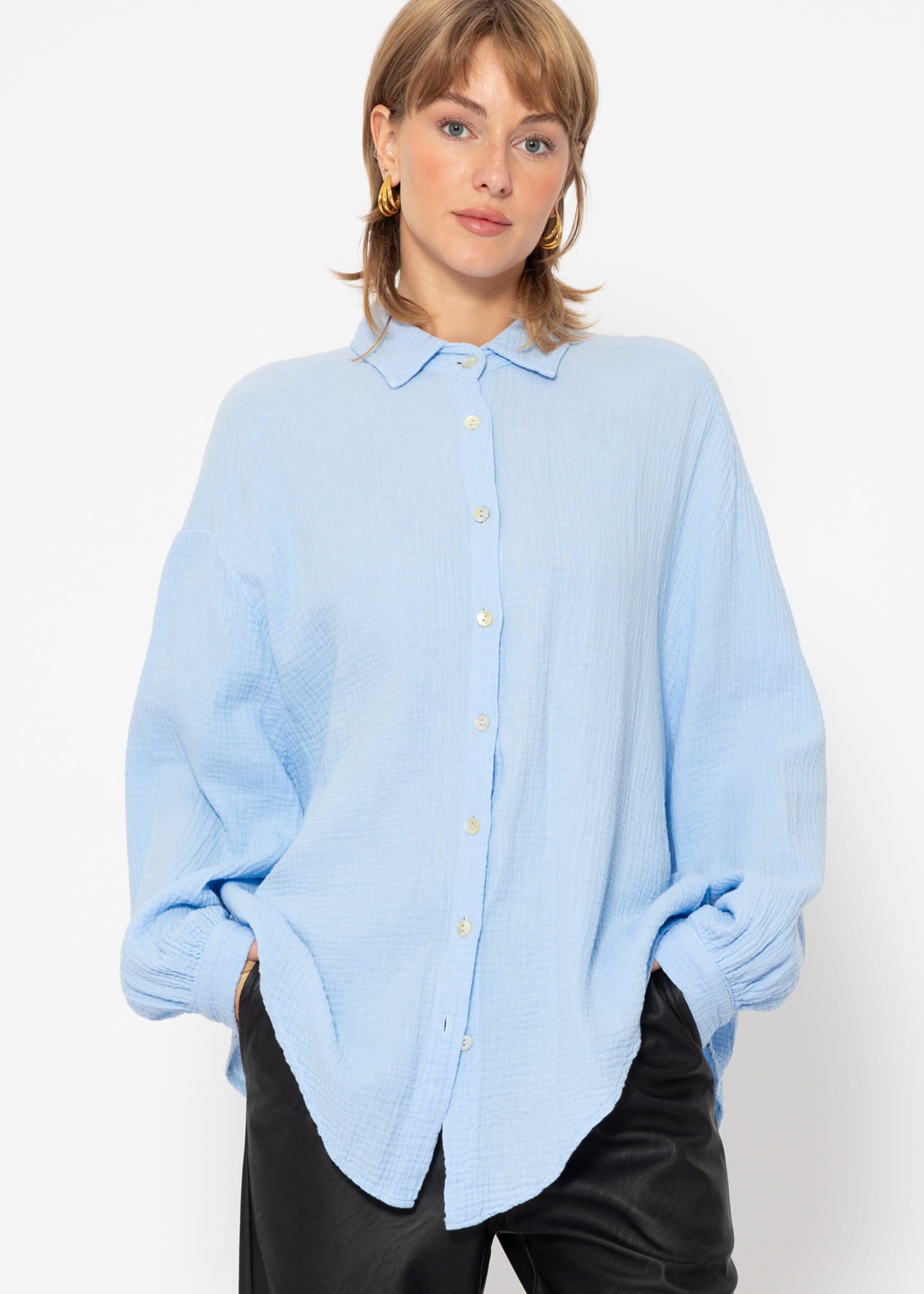 SASSYCLASSY Longbluse Oversize Musselin Bluse Damen kurz Langarm Elegant Hemdbluse lang aus Baumwolle mit V-Ausschnitt, One Size (Gr. 36-48)