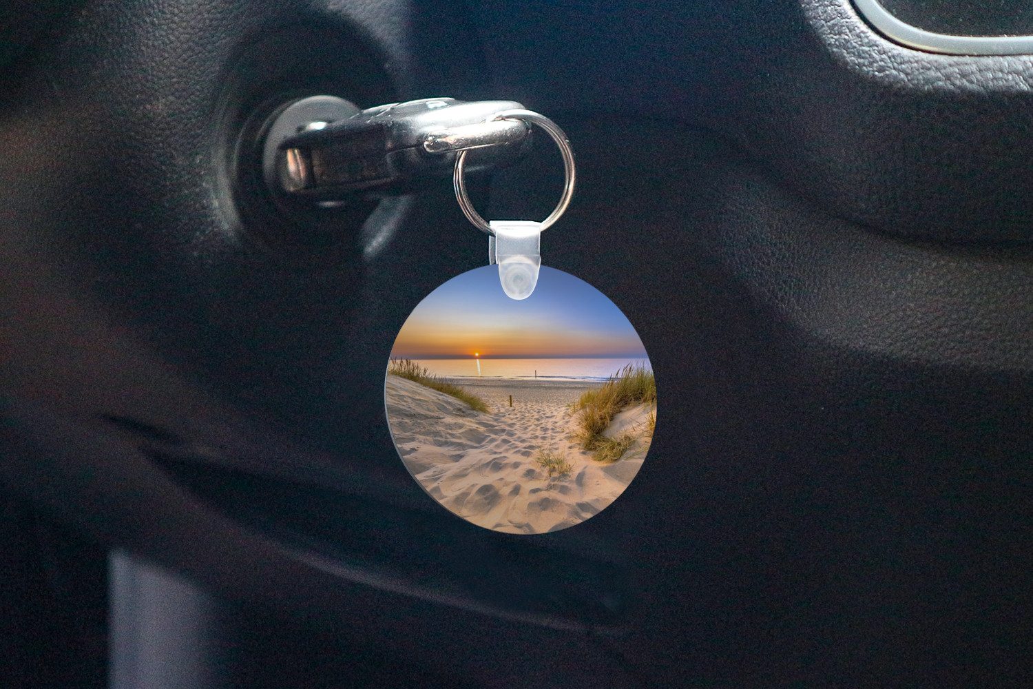 MuchoWow Schlüsselanhänger Düne - Sonnenuntergang - Horizont - Strand - Gras, Rund, Geschenk für Damen / Herren / Kinder mit Schlüsselring, 5x5 cm