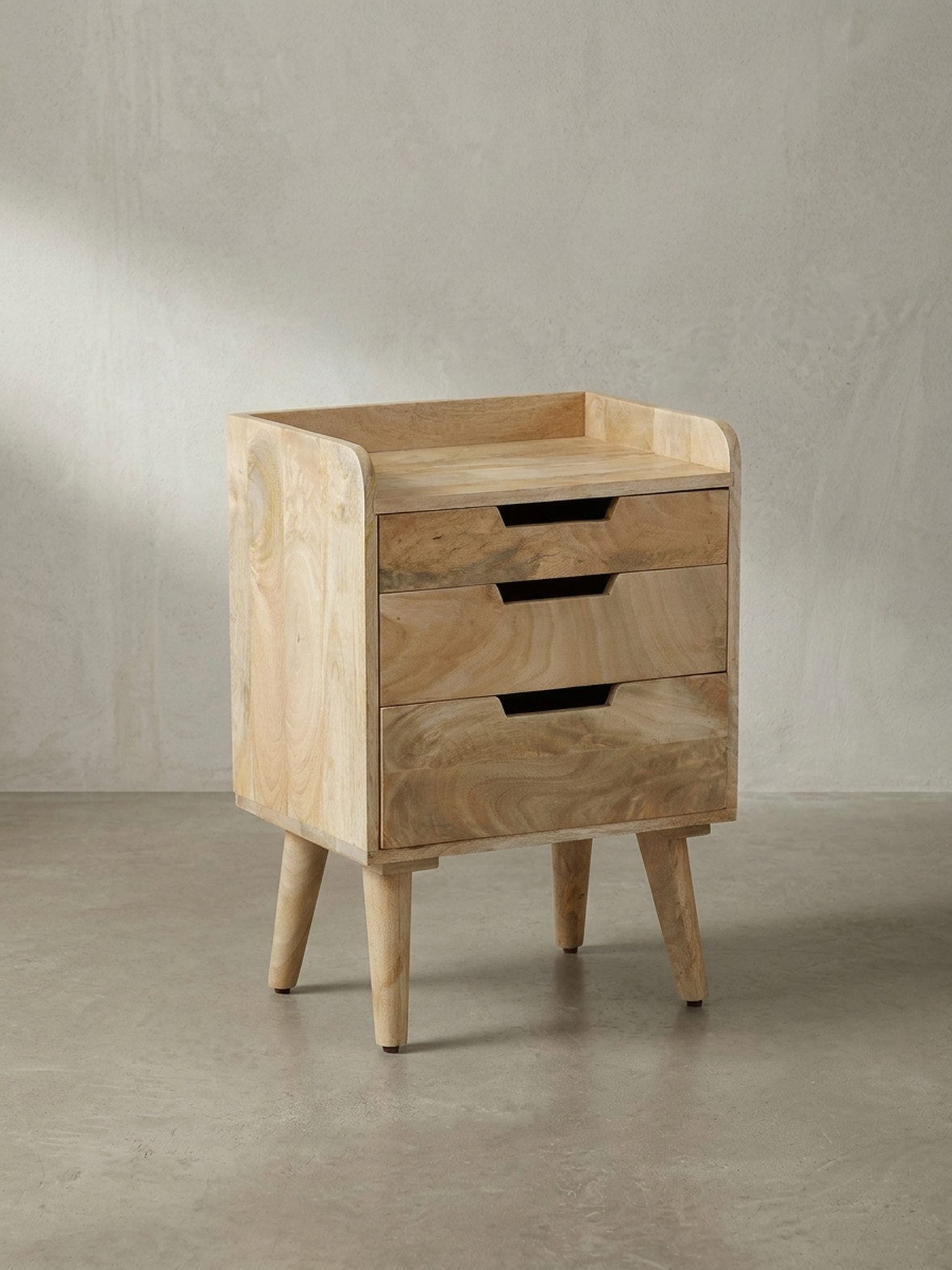 KADIMA DESIGN Nachttisch Nachttisch Mango Massivholz Hellbraun 45x33x63 cm Nachtschrank (Nachtkommode Stauraum), Boxspringbett, Design Nachtkonsole mit 3 Schubladen & Ablagefläche