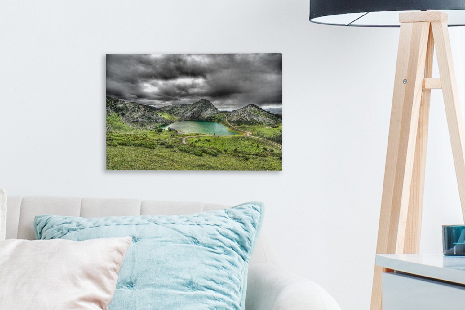 Leinwandbild in Picos OneMillionCanvasses® des (1 Wandbild Europa Leinwandbilder, de Wanddeko, Nähe St), in Spanien, Nationalparks 30x20 der Aufhängefertig, cm Enol-See