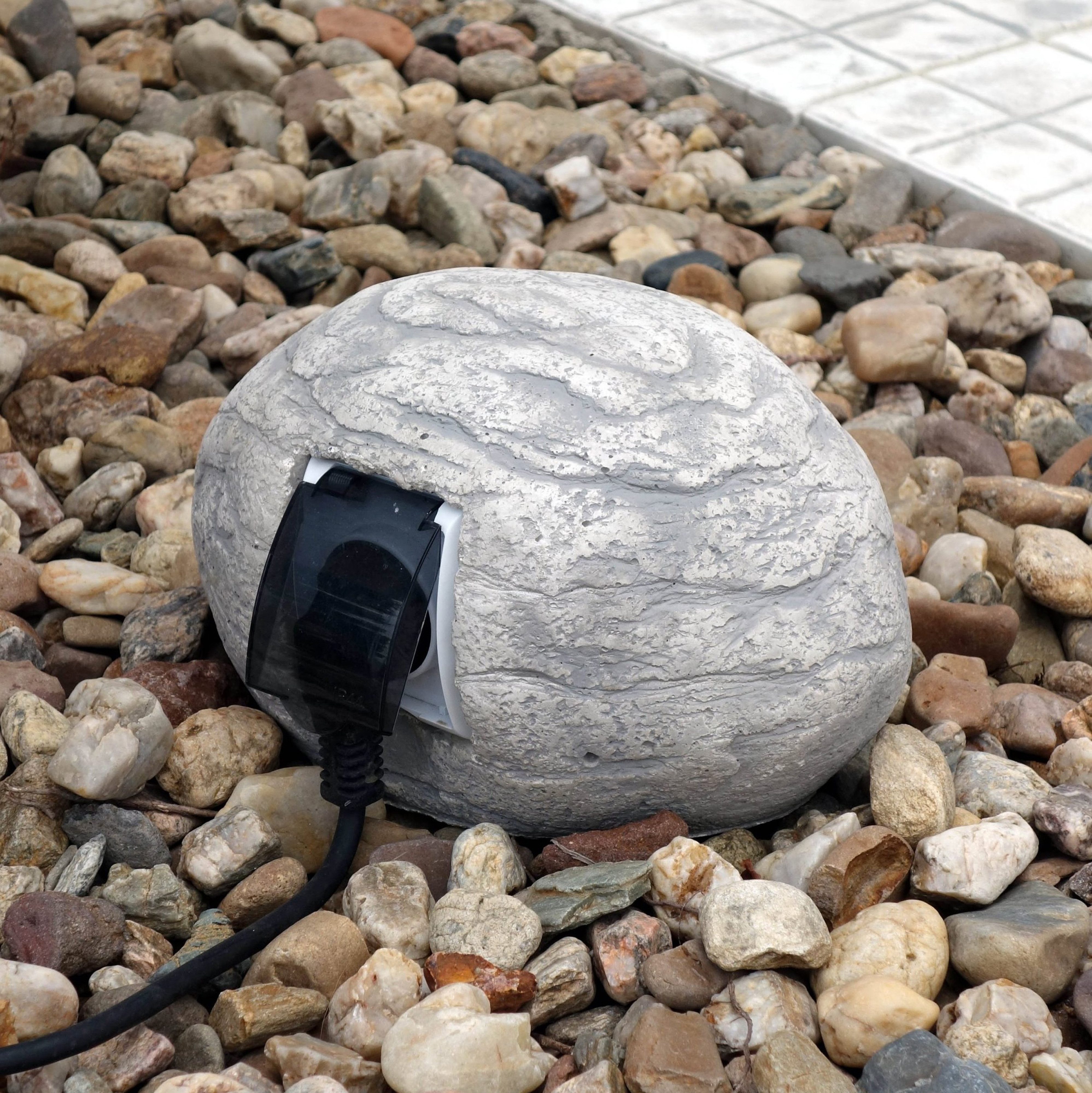 gartendekoparadies.de Gartenfigur Steckdose für den Außenbereich, H. 14 cm, 9 kg, Frostsicher