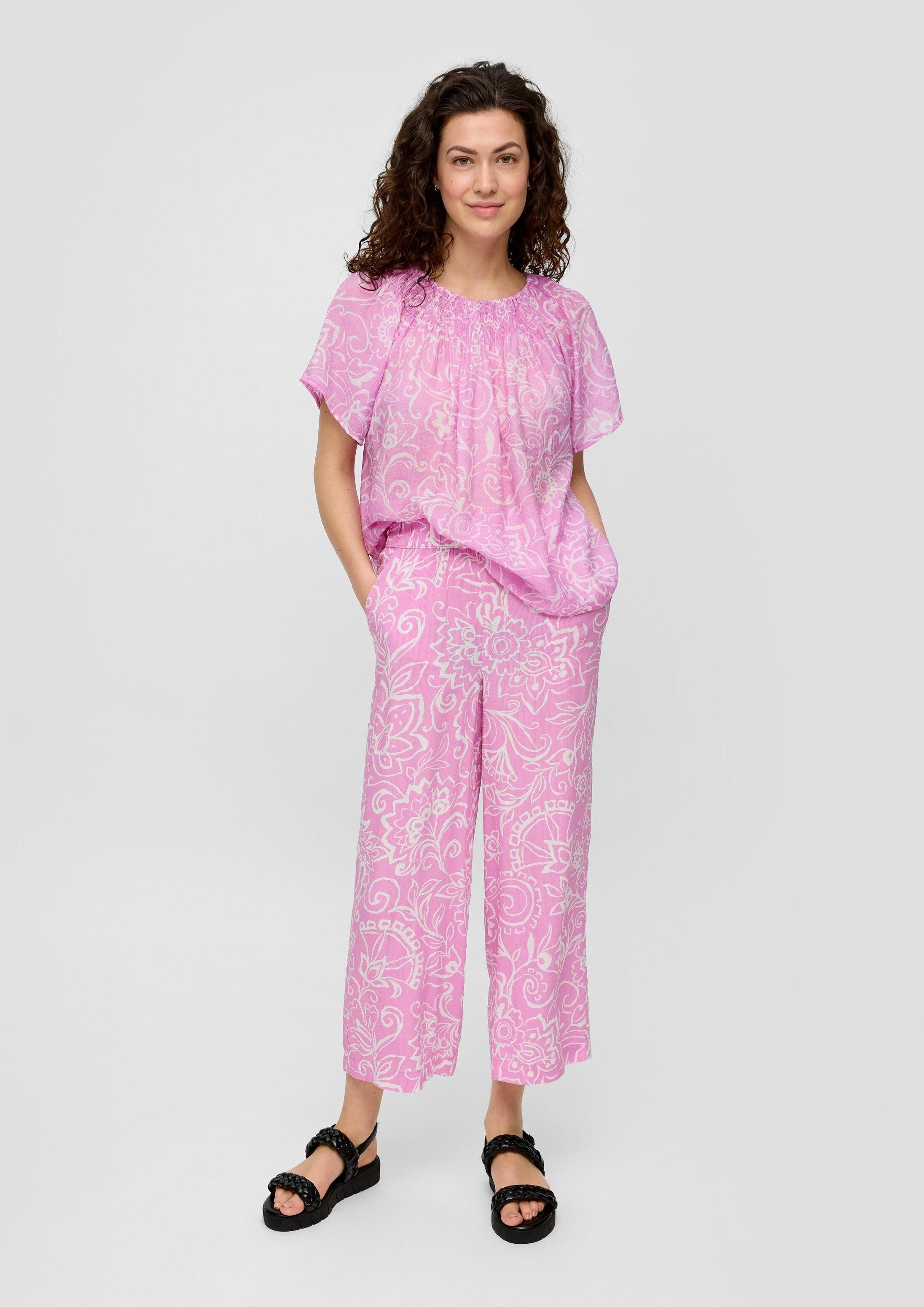 s.Oliver Kurzarmbluse Bluse Gemusterte Bluse im Relaxed Fit mit Smok-Detail