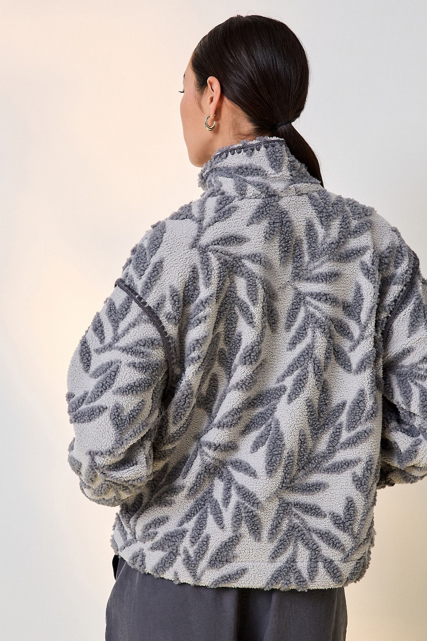 Next Fleecejacke Hemdjacke mit Reißverschluss und Blumen-Print (1-St)